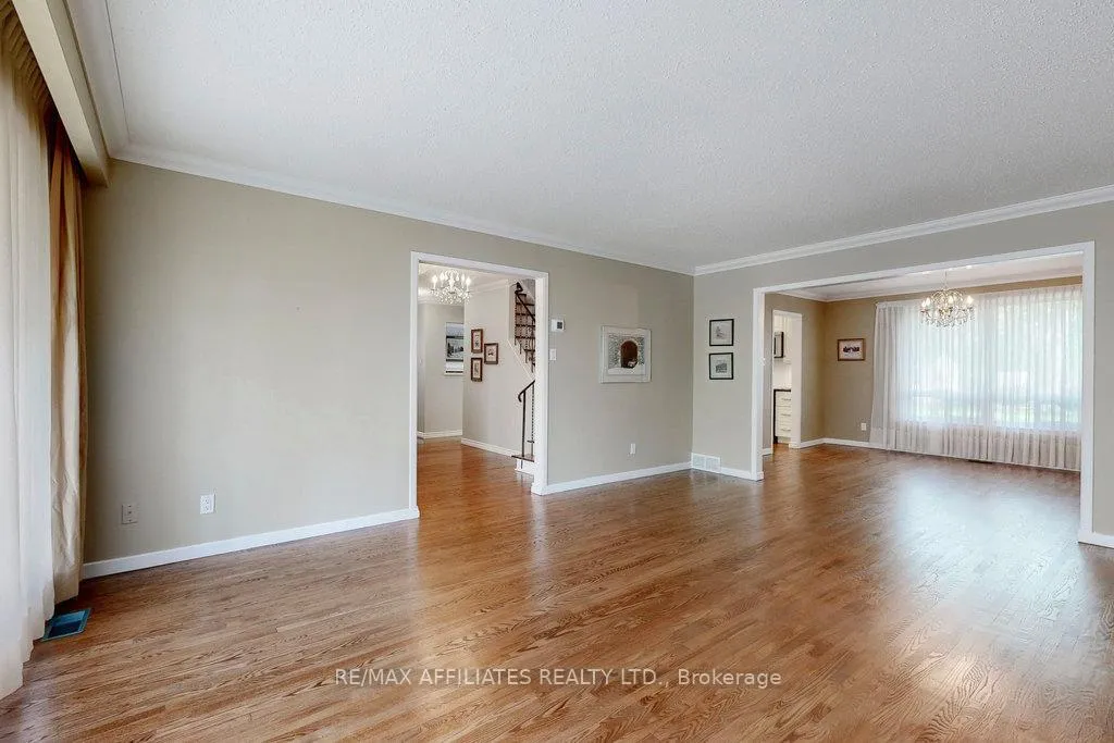 Photo 54 of 6 Centrepark Drive, Ottawa, Blackburn Hamlet — HOMEH