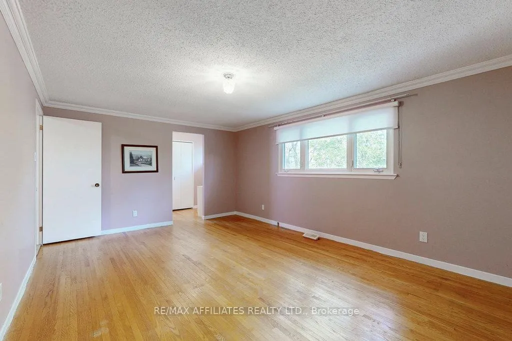 Photo 105 of 6 Centrepark Drive, Ottawa, Blackburn Hamlet — HOMEH