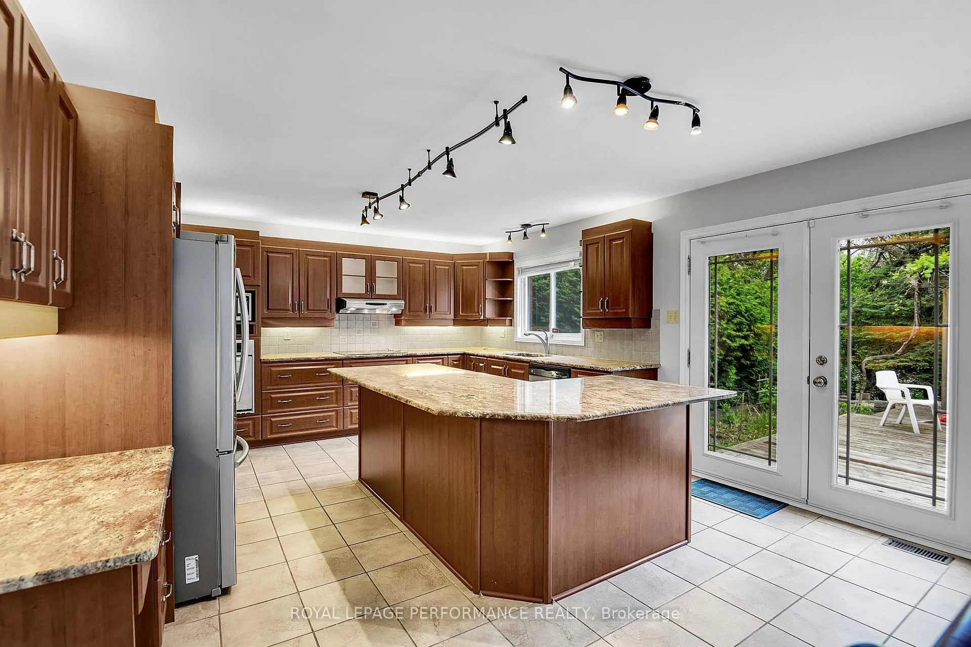 Photo 38 of 2088 Lamira Street, Ottawa, Applewood Acres — HOMEH