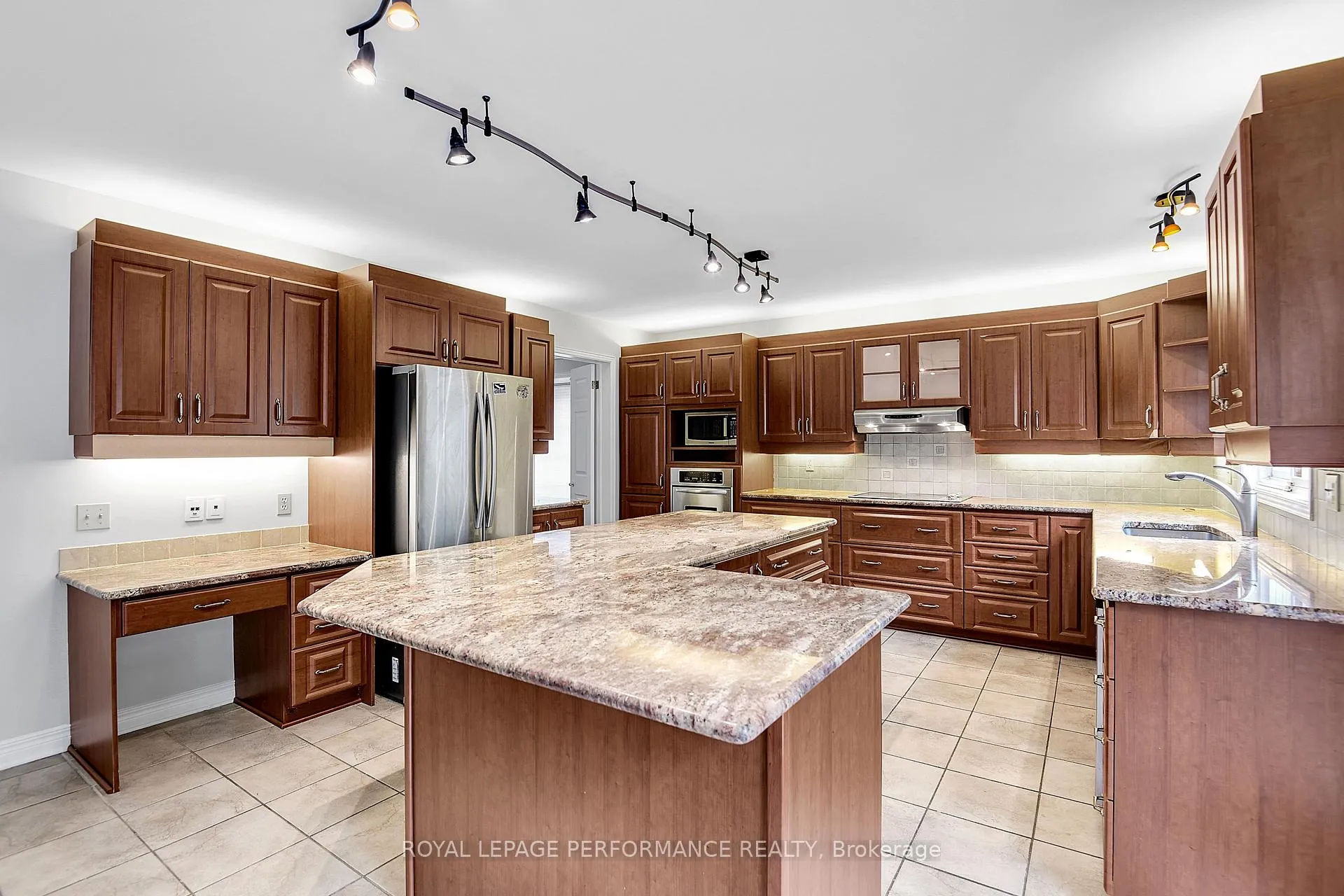 Photo 42 of 2088 Lamira Street, Ottawa, Applewood Acres — HOMEH