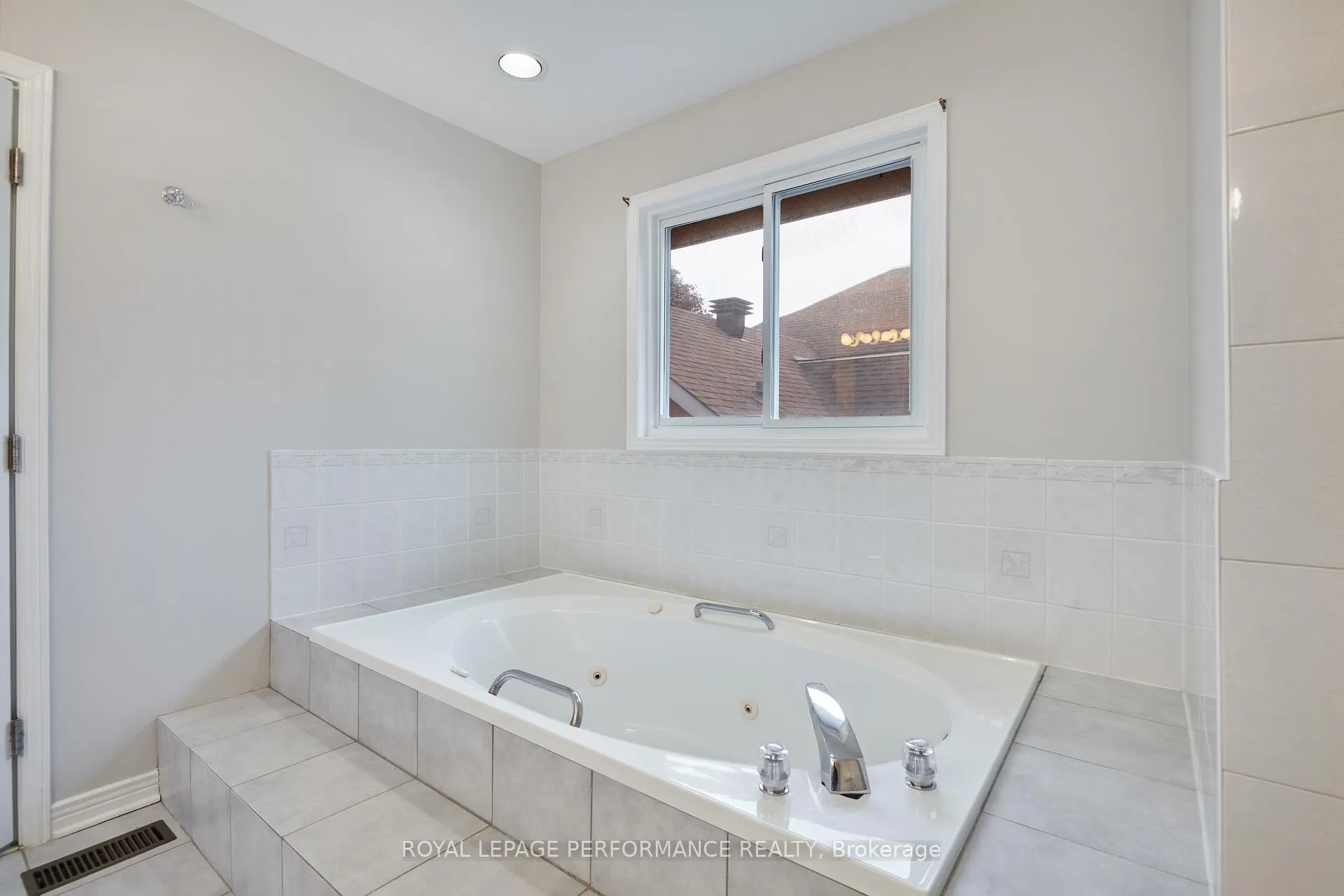 Photo 97 of 2088 Lamira Street, Ottawa, Applewood Acres — HOMEH