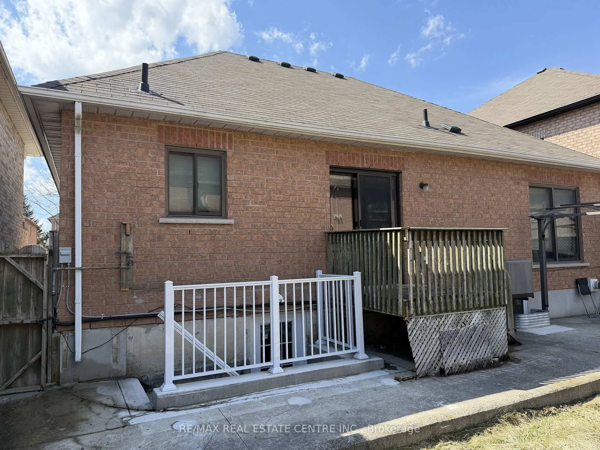 Photo 4 of Unit Bsmt, 10 Sheldon Drive, Ajax, Central — HOMEH