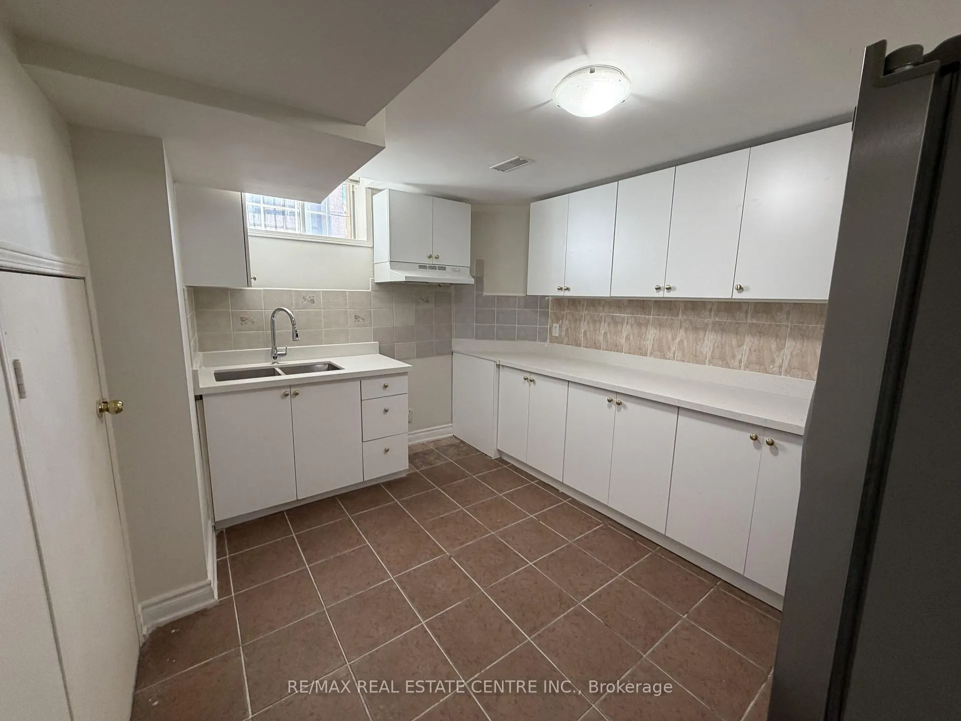 Photo 10 of Unit Bsmt, 10 Sheldon Drive, Ajax, Central — HOMEH