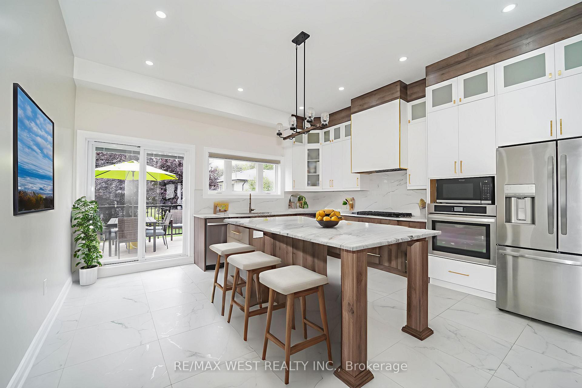 Photo 2 of 106 Celestine Drive, Etobicoke, Willowridge-Martingrove-Richview — HOMEH