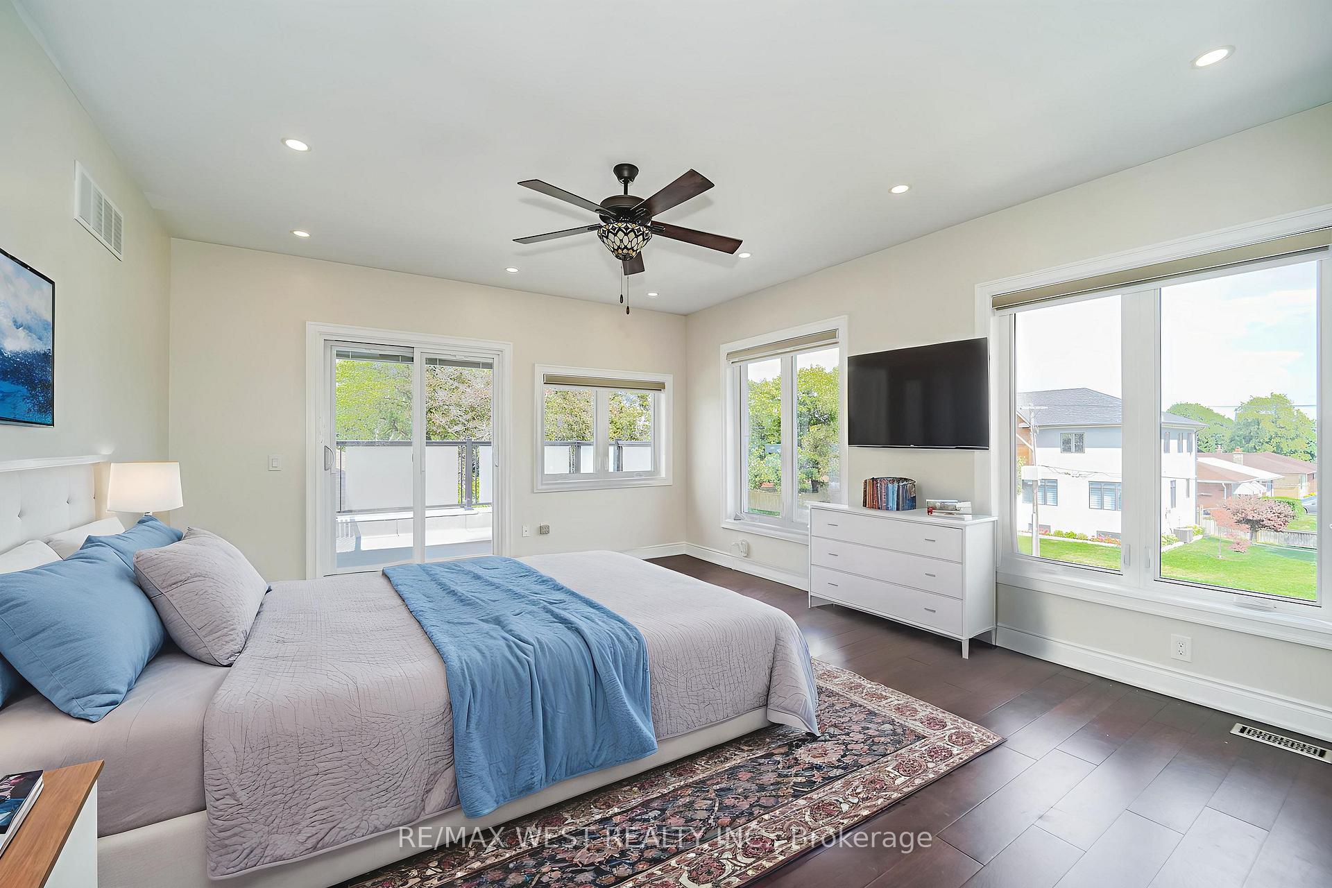 Photo 4 of 106 Celestine Drive, Etobicoke, Willowridge-Martingrove-Richview — HOMEH