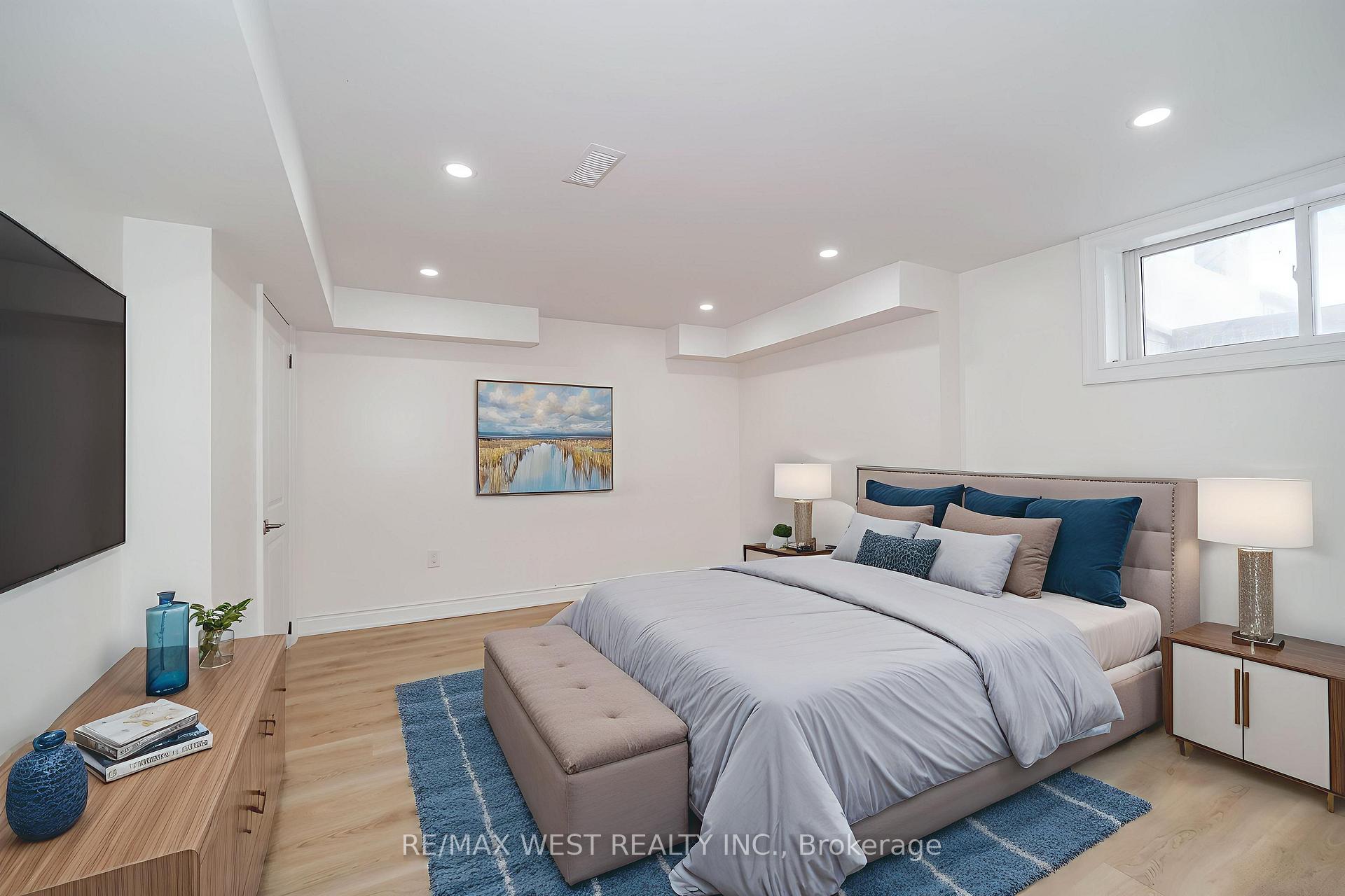 Photo 8 of 106 Celestine Drive, Etobicoke, Willowridge-Martingrove-Richview — HOMEH