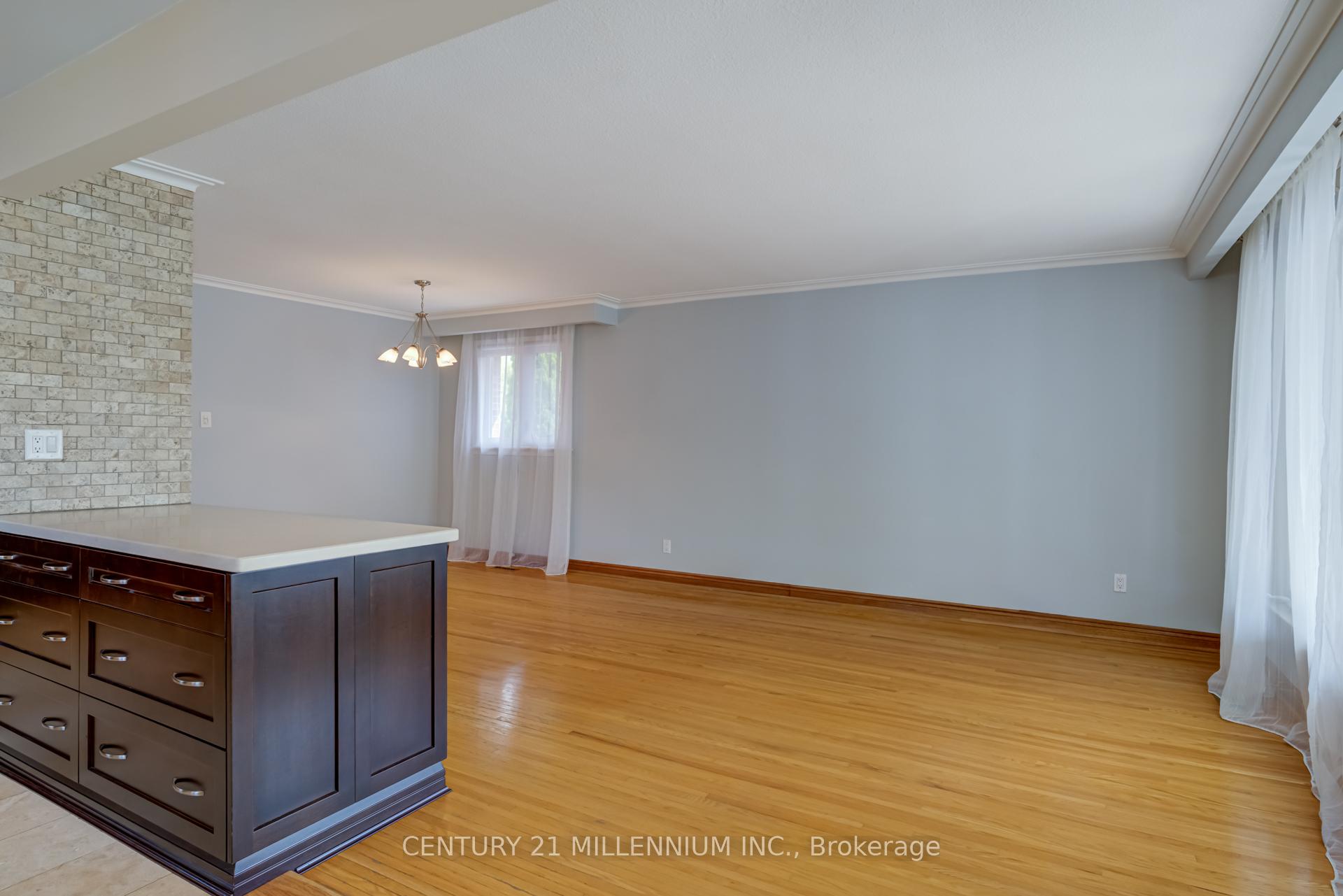 Photo 4 of 46 Northcrest Road, Etobicoke, Kingsview Village-The Westway — HOMEH
