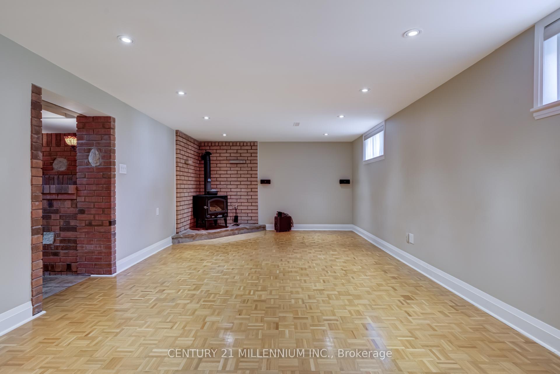 Photo 32 of 46 Northcrest Road, Etobicoke, Kingsview Village-The Westway — HOMEH