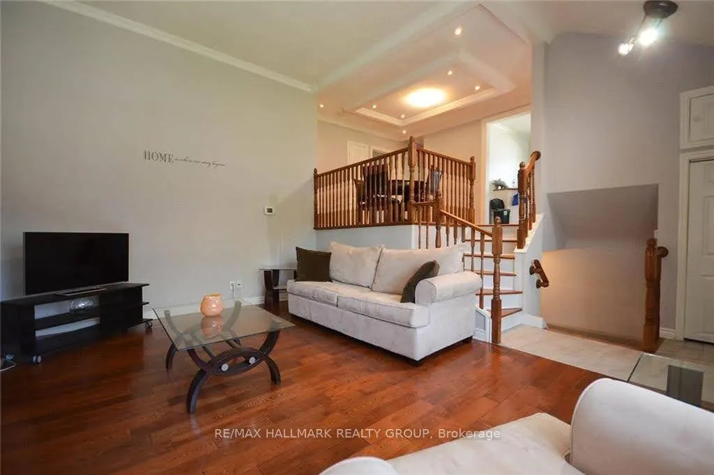 Photo 2 of Unit Upper Unit, 2409 Cheshire Road, Ottawa, Parkway Park — HOMEH