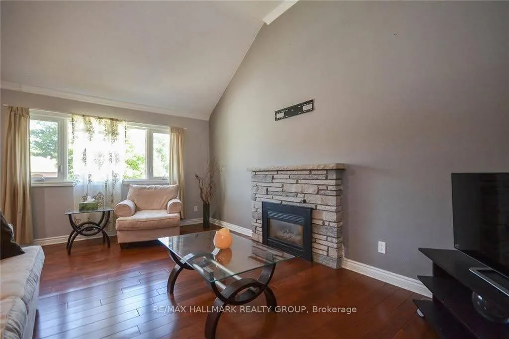 Photo 4 of Unit Upper Unit, 2409 Cheshire Road, Ottawa, Parkway Park — HOMEH