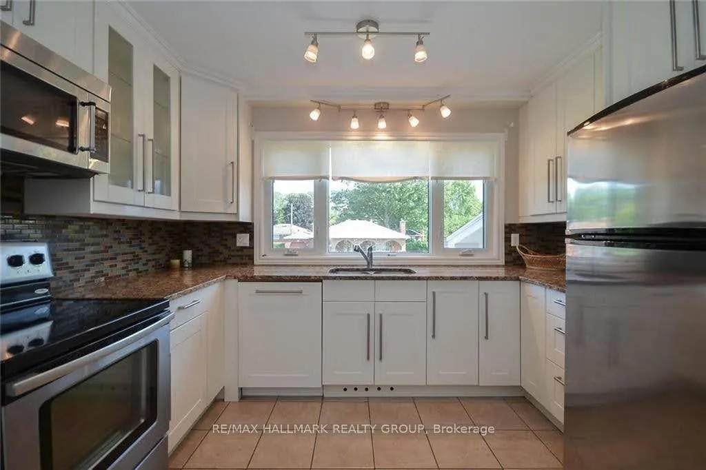 Photo 6 of Unit Upper Unit, 2409 Cheshire Road, Ottawa, Parkway Park — HOMEH