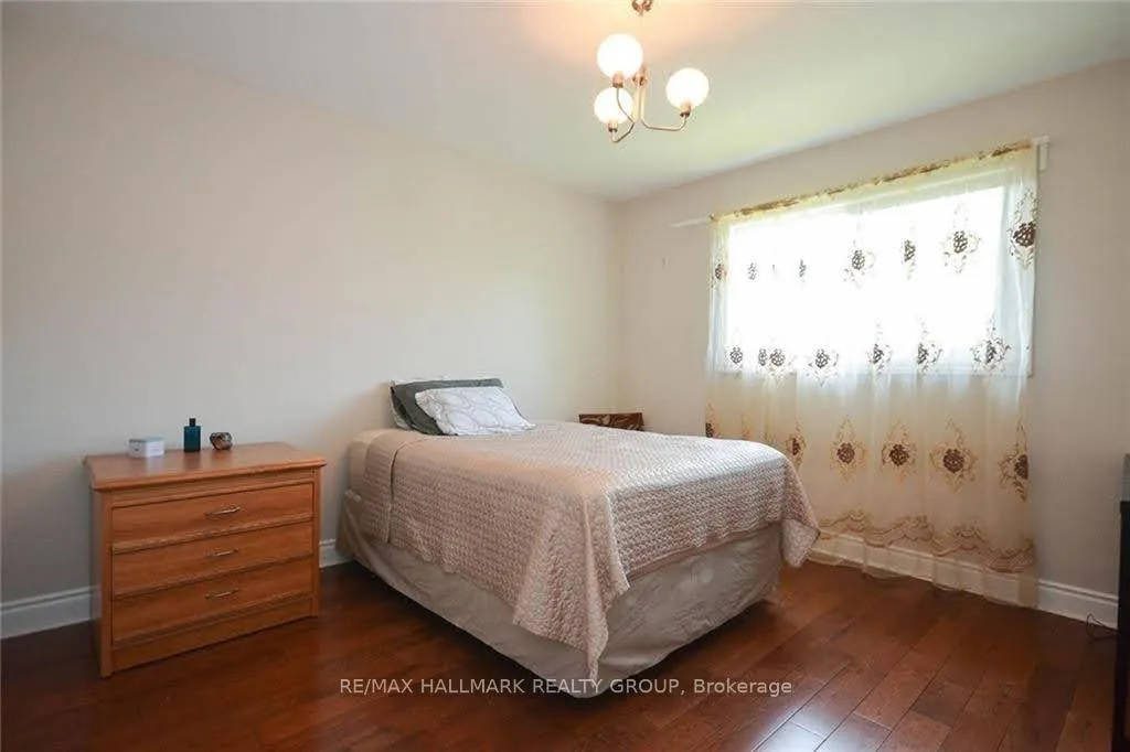 Photo 10 of Unit Upper Unit, 2409 Cheshire Road, Ottawa, Parkway Park — HOMEH