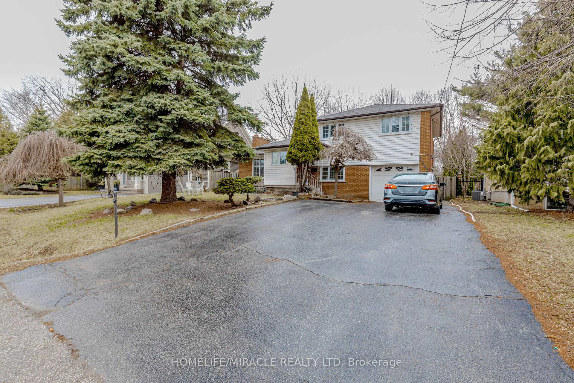 Front of 2463 Applewood Drive