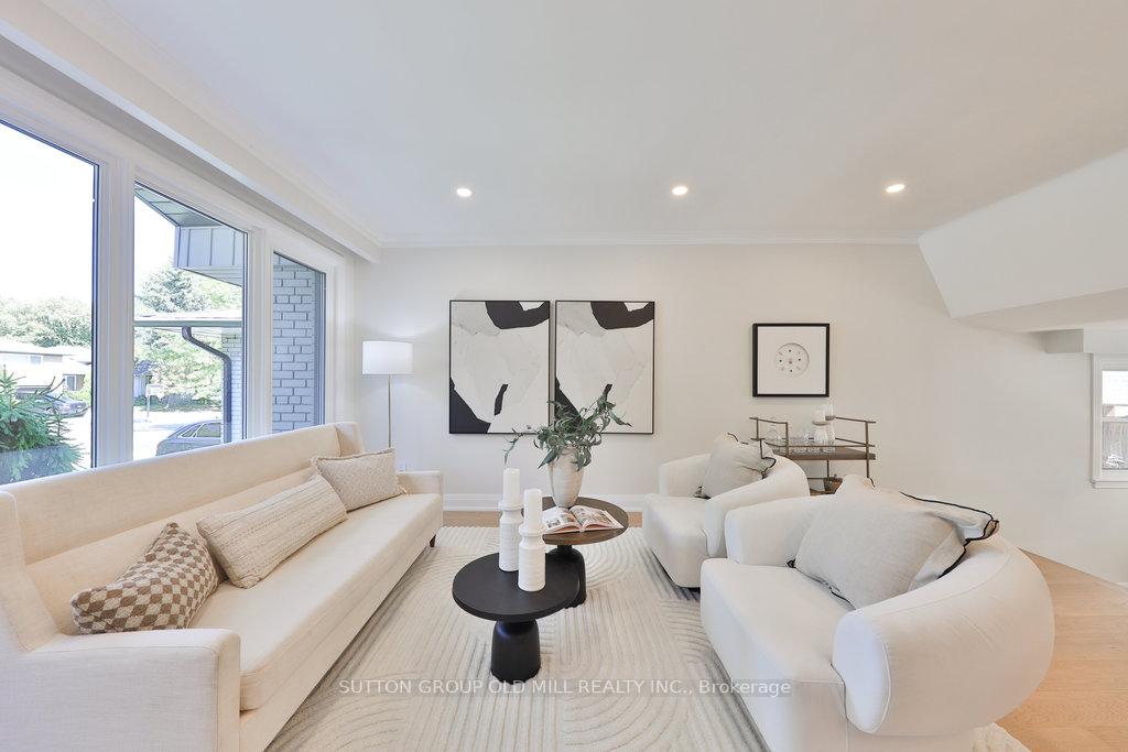 Photo 4 of 36 Laurelwood Crescent, Etobicoke, Willowridge-Martingrove-Richview — HOMEH