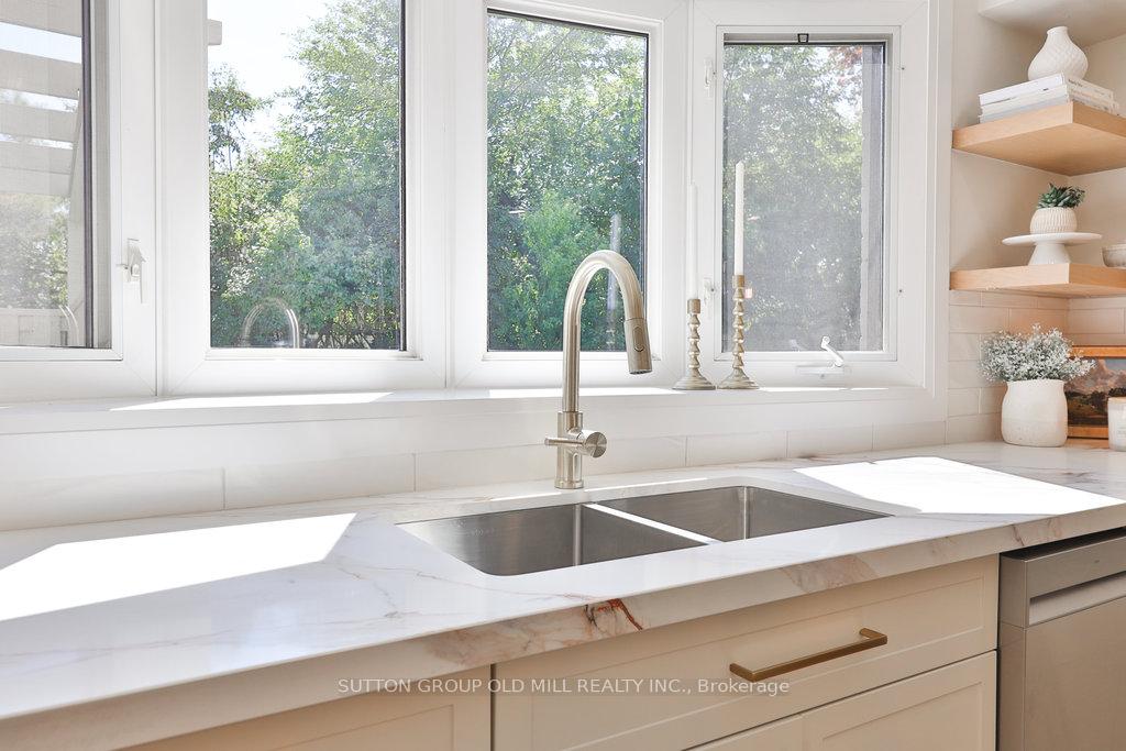 Photo 10 of 36 Laurelwood Crescent, Etobicoke, Willowridge-Martingrove-Richview — HOMEH