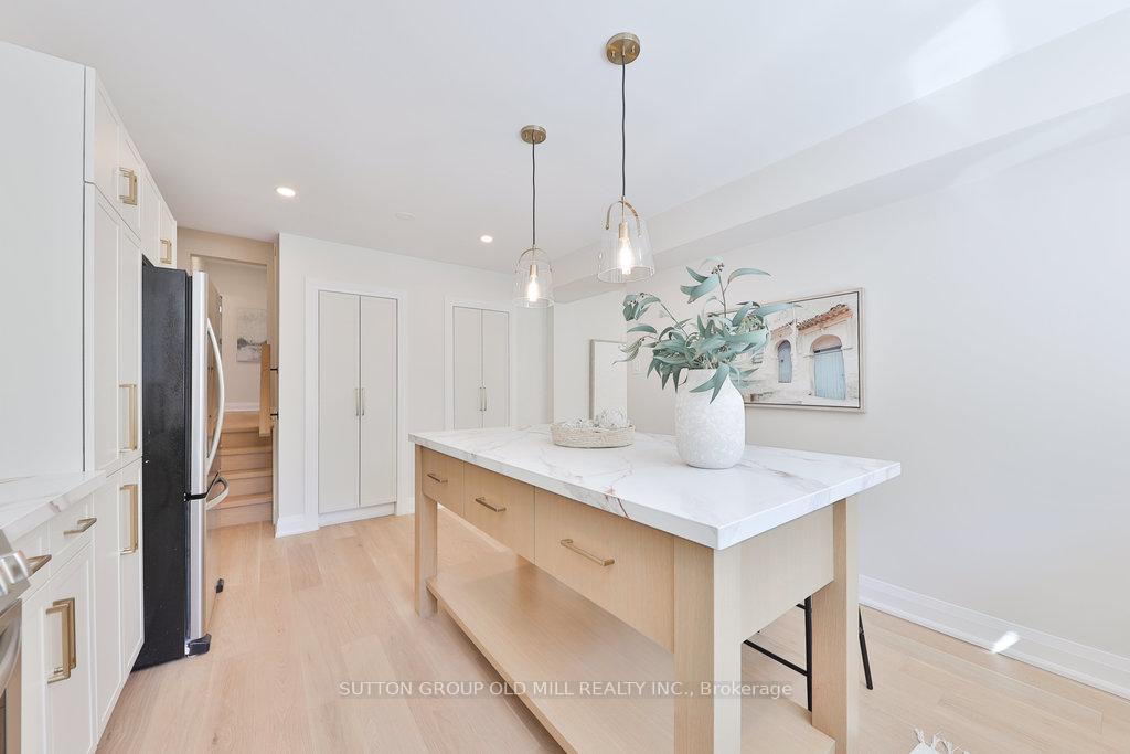 Photo 11 of 36 Laurelwood Crescent, Etobicoke, Willowridge-Martingrove-Richview — HOMEH