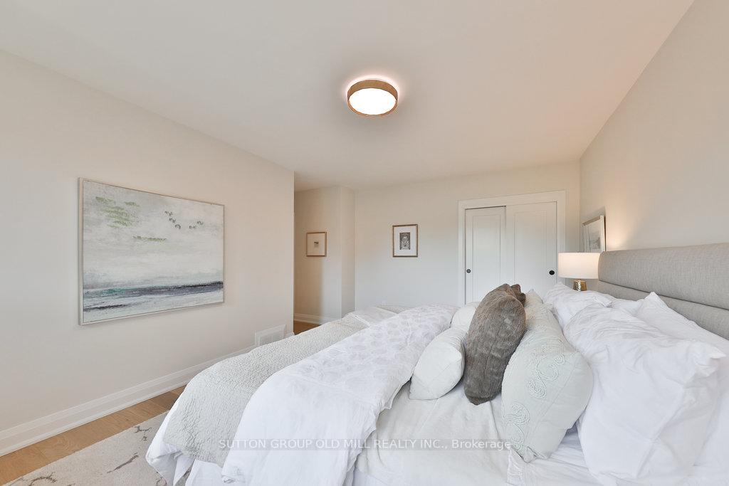 Photo 22 of 36 Laurelwood Crescent, Etobicoke, Willowridge-Martingrove-Richview — HOMEH