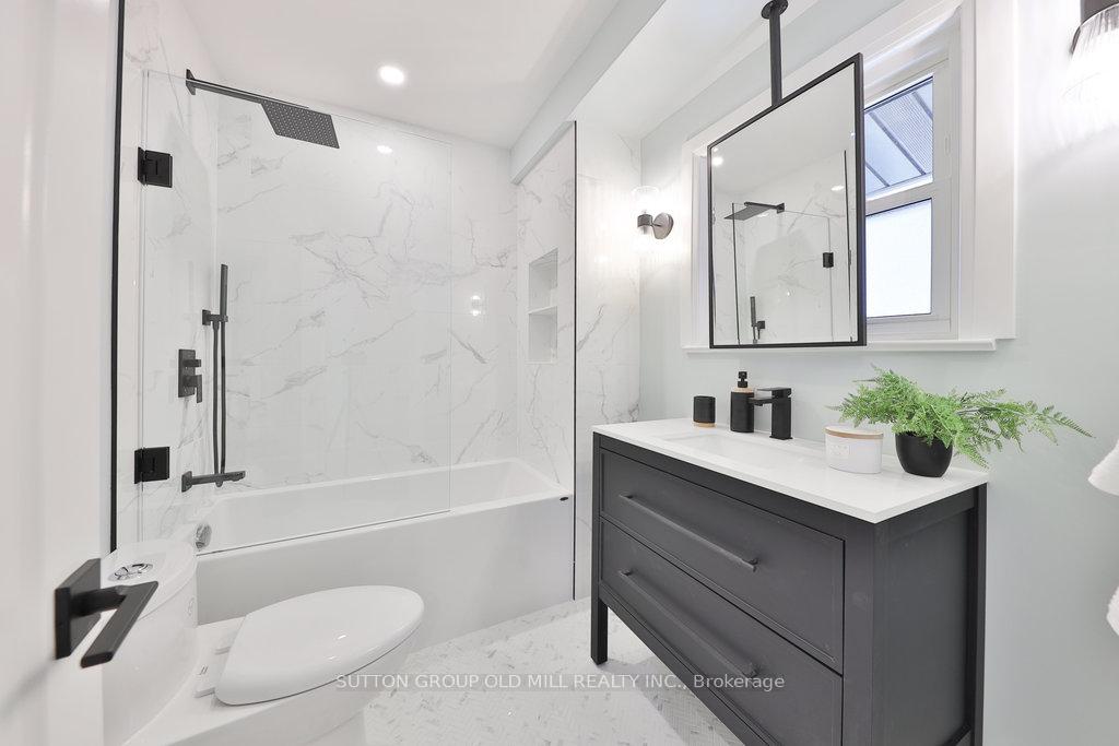 Photo 26 of 36 Laurelwood Crescent, Etobicoke, Willowridge-Martingrove-Richview — HOMEH