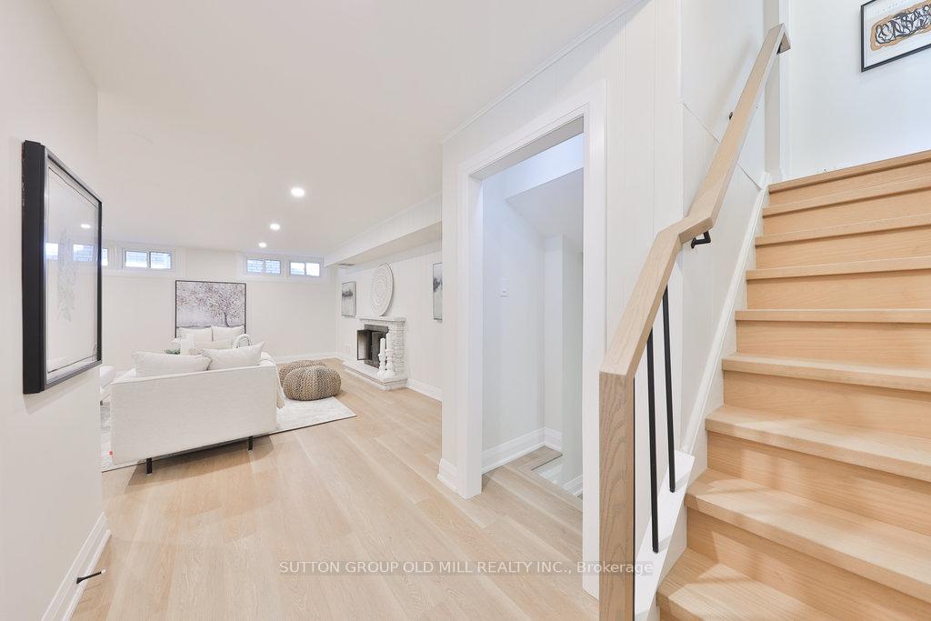 Photo 28 of 36 Laurelwood Crescent, Etobicoke, Willowridge-Martingrove-Richview — HOMEH