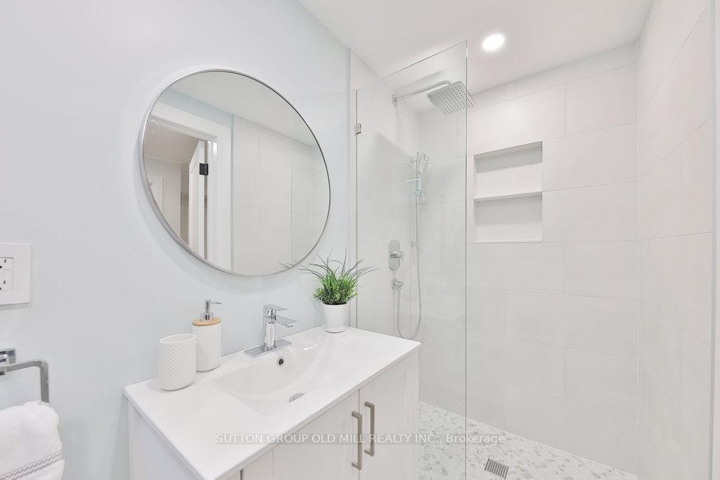 Photo 29 of 36 Laurelwood Crescent, Etobicoke, Willowridge-Martingrove-Richview — HOMEH