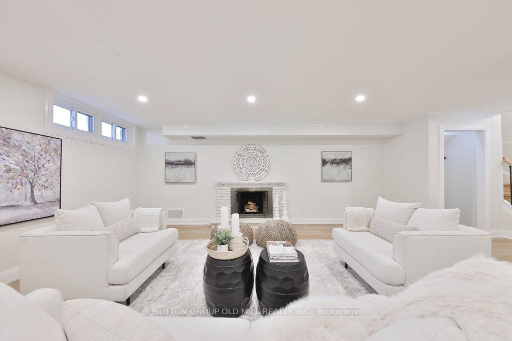 Photo 31 of 36 Laurelwood Crescent, Etobicoke, Willowridge-Martingrove-Richview — HOMEH