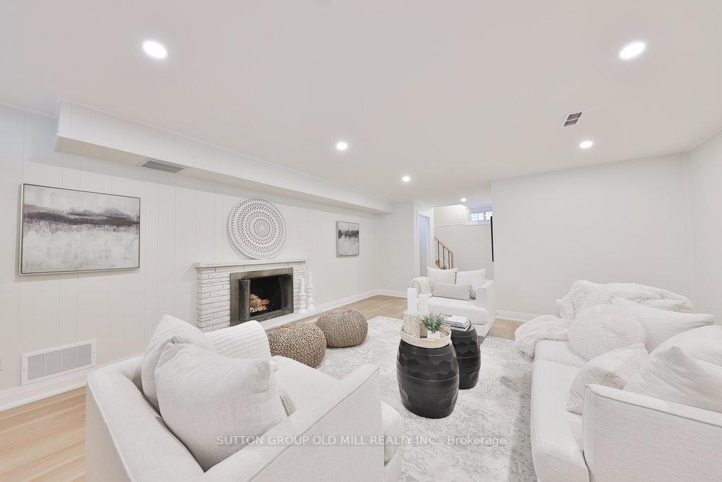 Photo 32 of 36 Laurelwood Crescent, Etobicoke, Willowridge-Martingrove-Richview — HOMEH