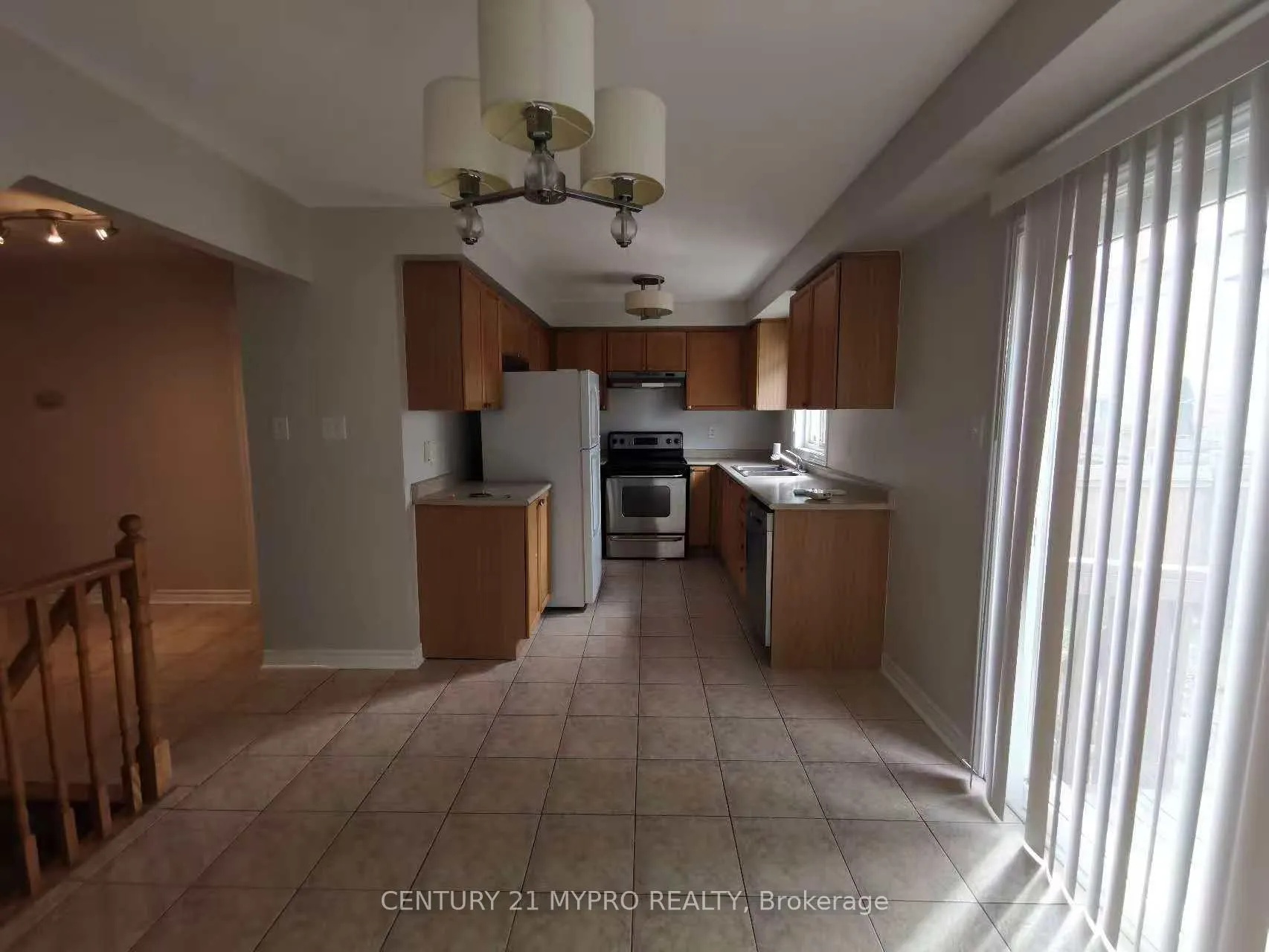 Photo 4 of 24 Beatrice Lane, Barrie, Innis-Shore — HOMEH