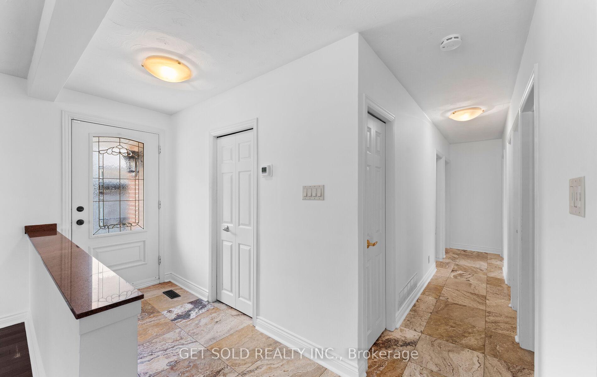 Photo 3 of 90 Celestine Drive, Etobicoke, Willowridge-Martingrove-Richview — HOMEH