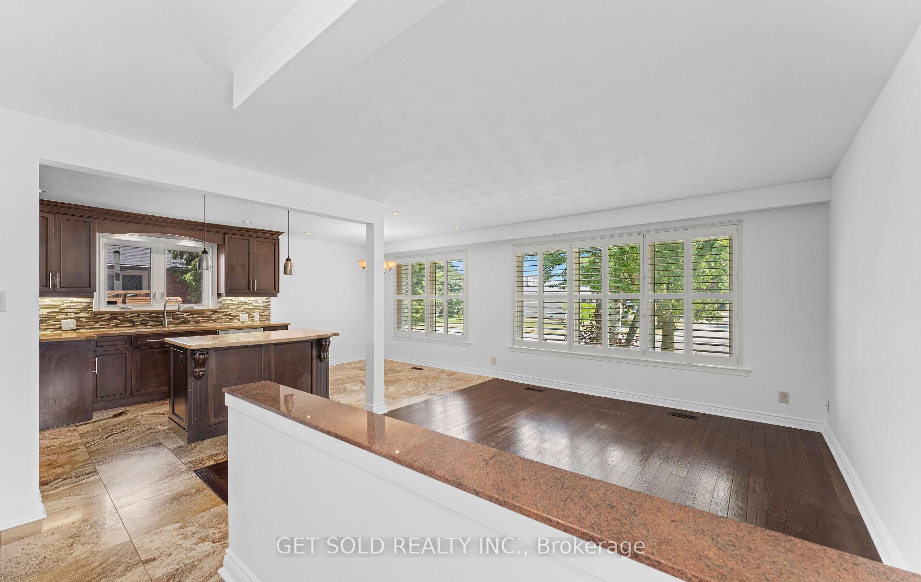 Photo 2 of 90 Celestine Drive, Etobicoke, Willowridge-Martingrove-Richview — HOMEH