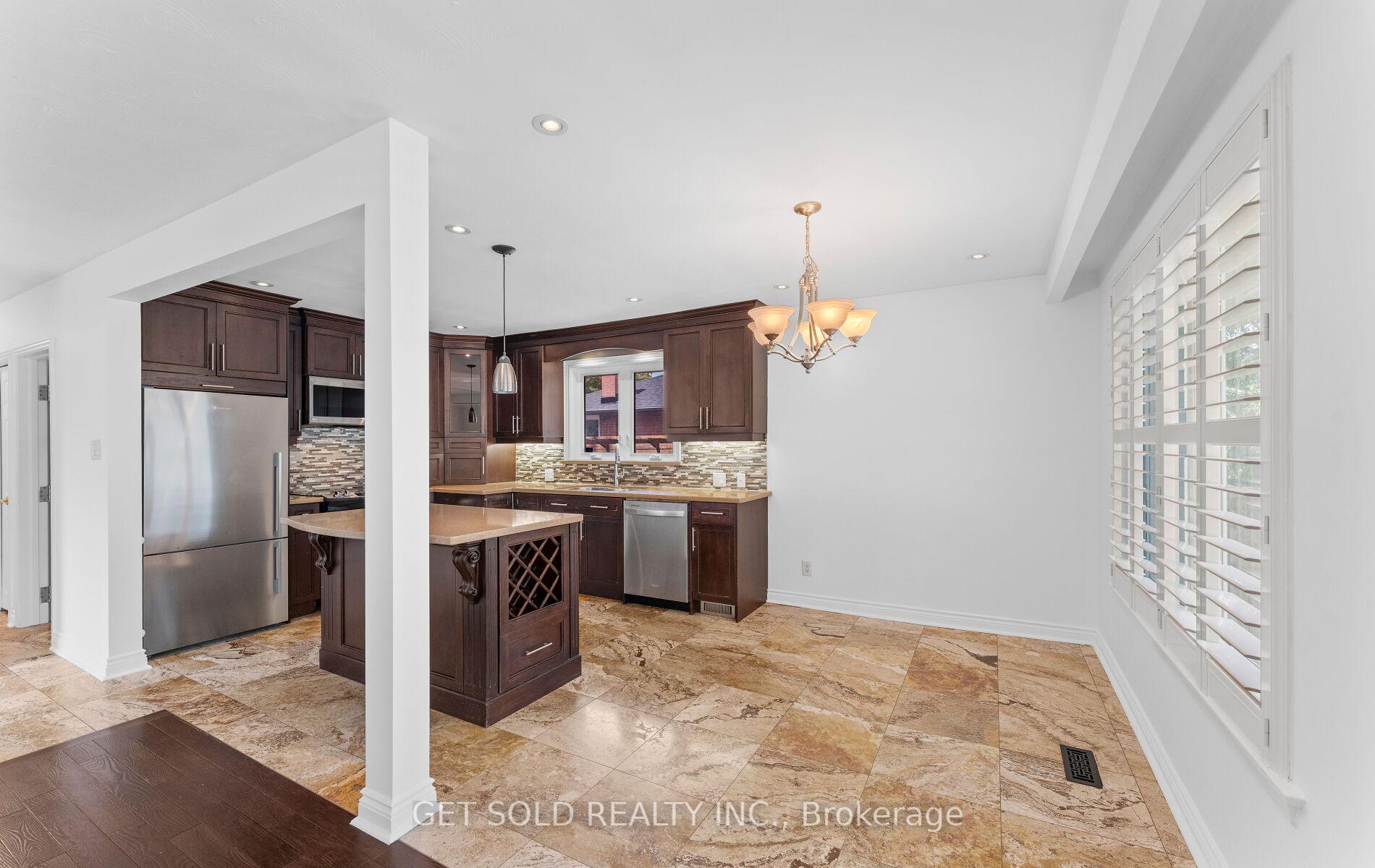 Photo 5 of 90 Celestine Drive, Etobicoke, Willowridge-Martingrove-Richview — HOMEH