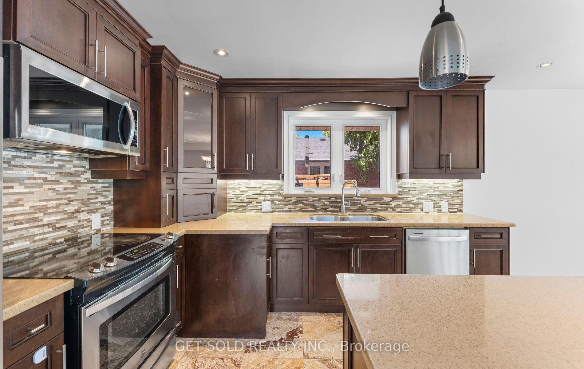 Photo 7 of 90 Celestine Drive, Etobicoke, Willowridge-Martingrove-Richview — HOMEH