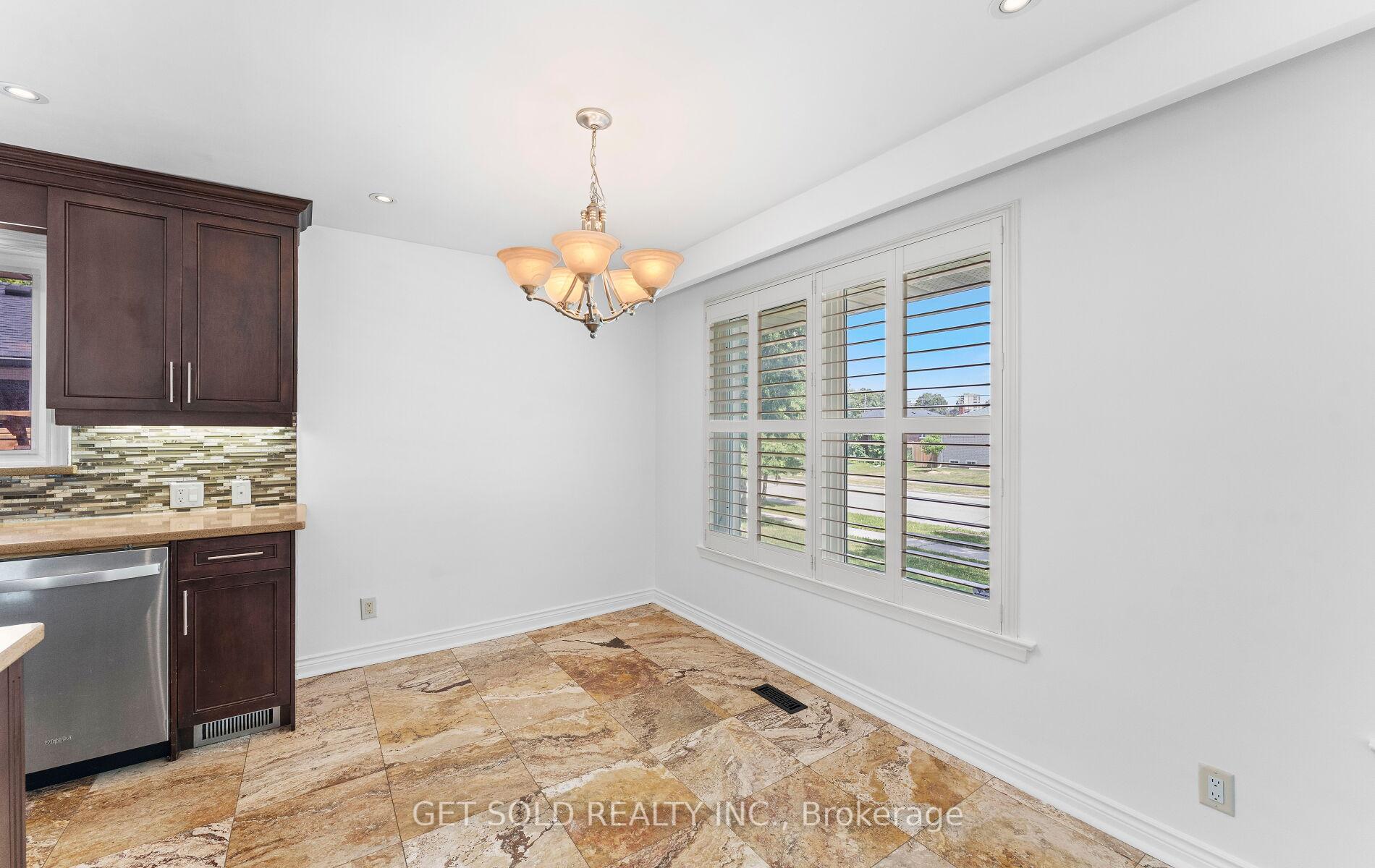 Photo 10 of 90 Celestine Drive, Etobicoke, Willowridge-Martingrove-Richview — HOMEH