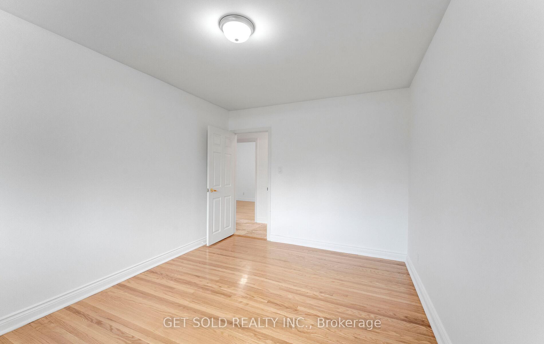 Photo 21 of 90 Celestine Drive, Etobicoke, Willowridge-Martingrove-Richview — HOMEH