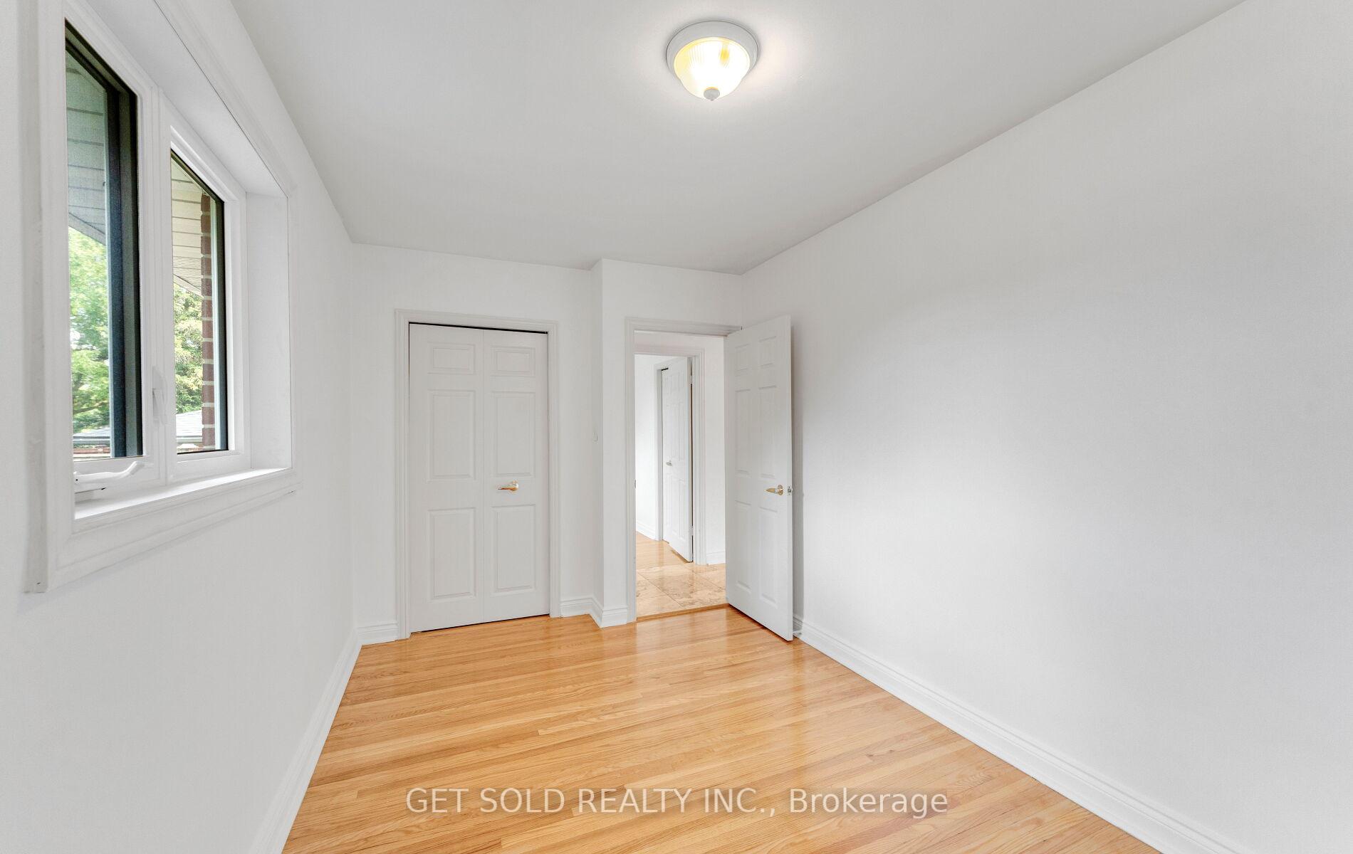 Photo 19 of 90 Celestine Drive, Etobicoke, Willowridge-Martingrove-Richview — HOMEH