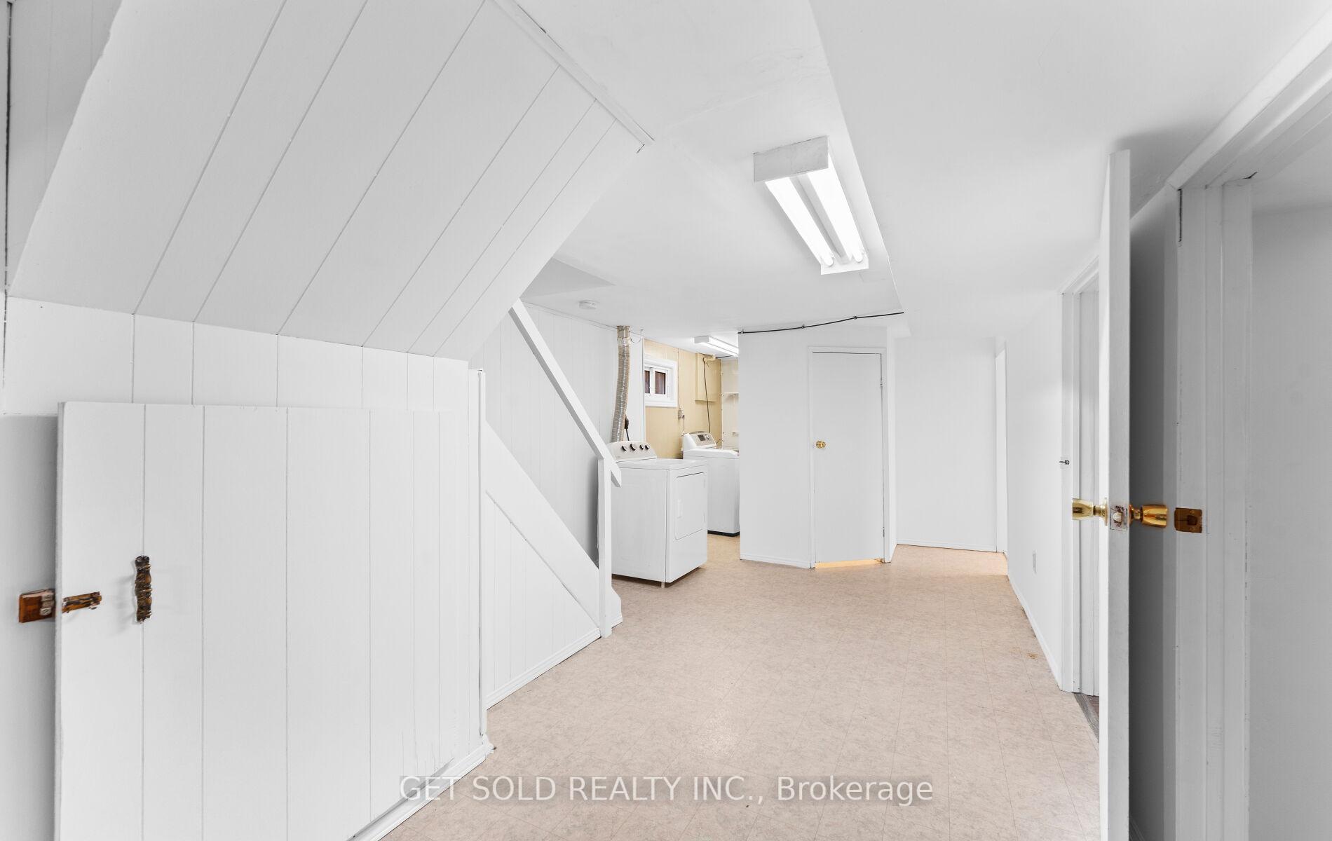 Photo 32 of 90 Celestine Drive, Etobicoke, Willowridge-Martingrove-Richview — HOMEH
