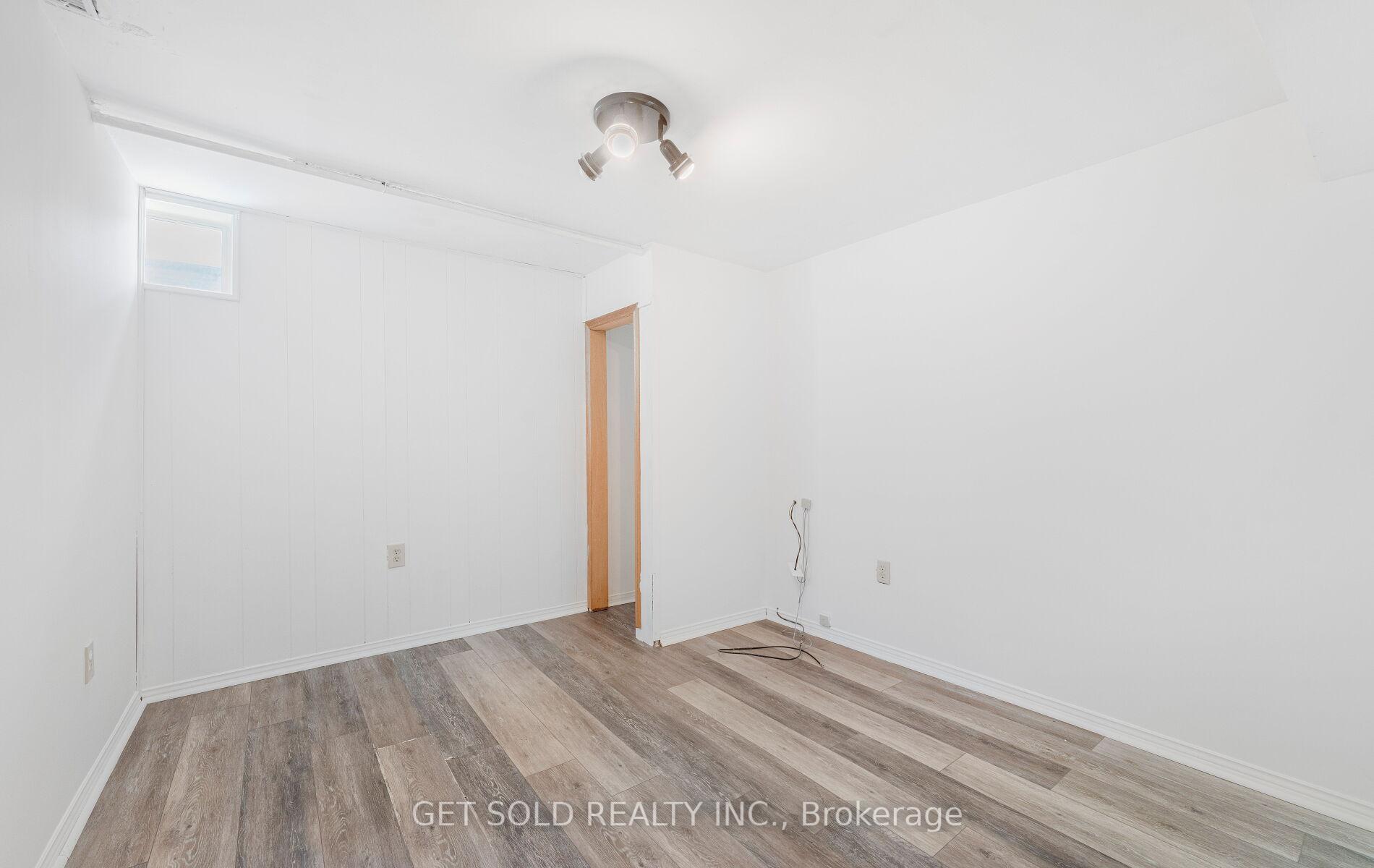 Photo 42 of 90 Celestine Drive, Etobicoke, Willowridge-Martingrove-Richview — HOMEH