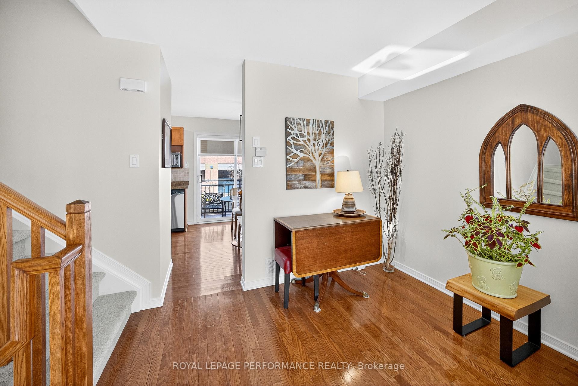 Photo 12 of 9 Panorama Private, Ottawa, Ottawa West — HOMEH