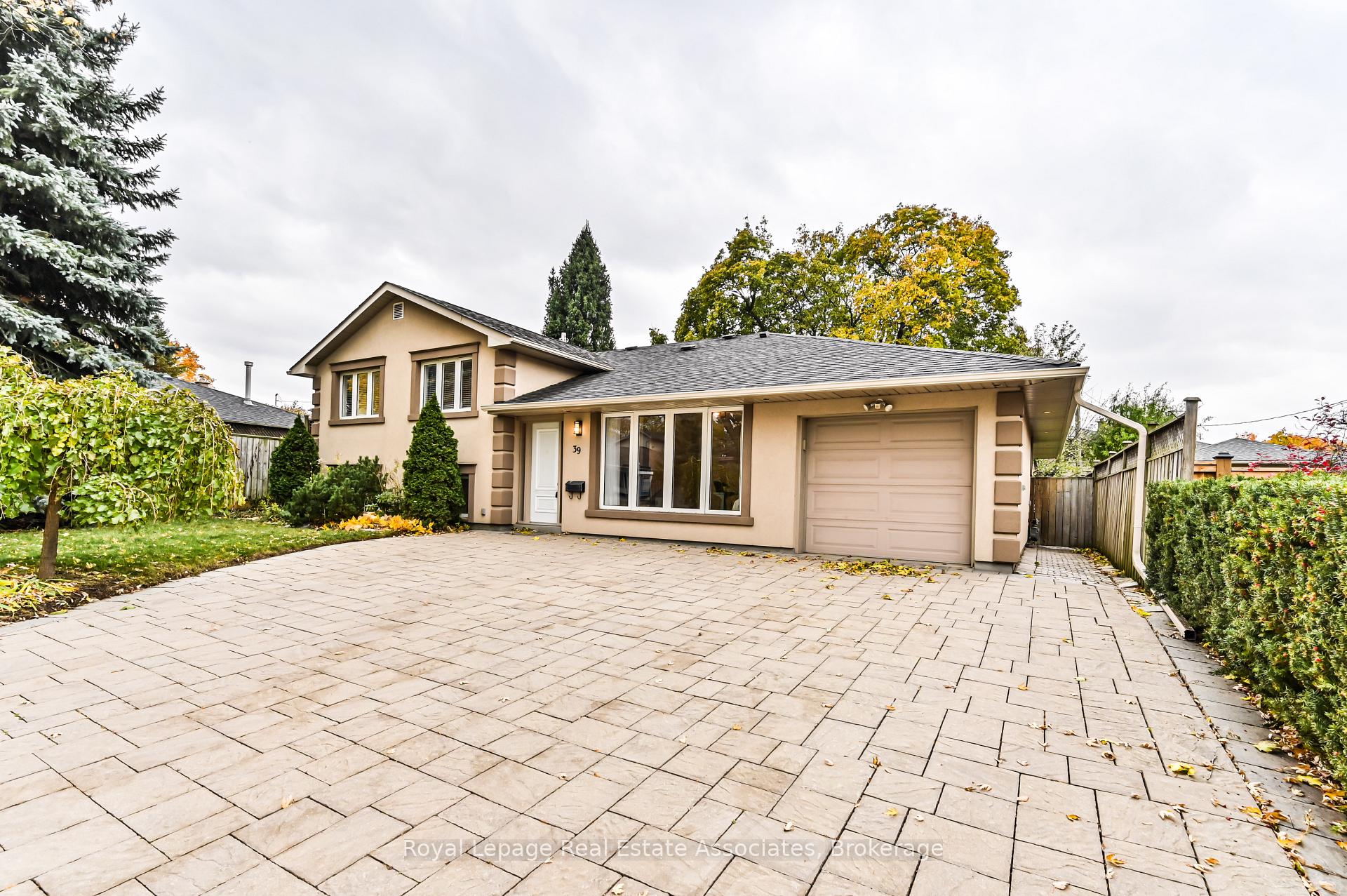 Photo 2 of 39 Shipley Road, Etobicoke, Willowridge-Martingrove-Richview — HOMEH