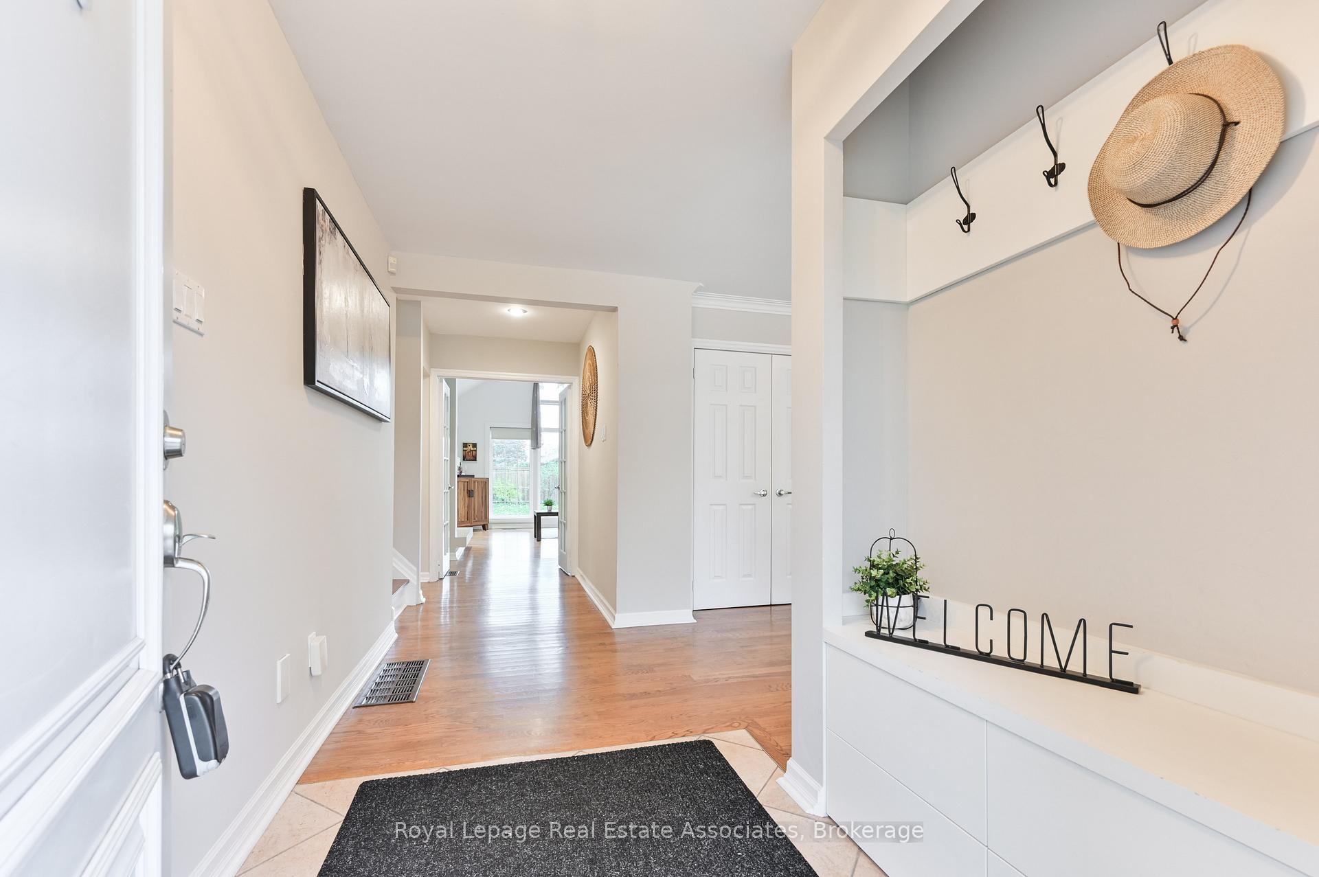 Photo 4 of 39 Shipley Road, Etobicoke, Willowridge-Martingrove-Richview — HOMEH