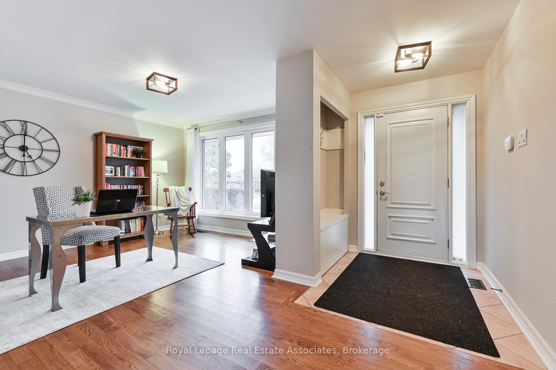 Photo 5 of 39 Shipley Road, Etobicoke, Willowridge-Martingrove-Richview — HOMEH