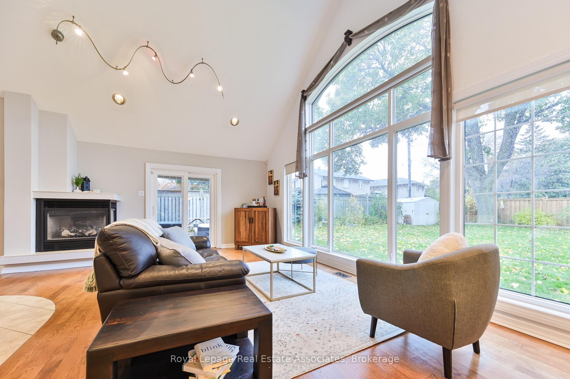 Photo 9 of 39 Shipley Road, Etobicoke, Willowridge-Martingrove-Richview — HOMEH