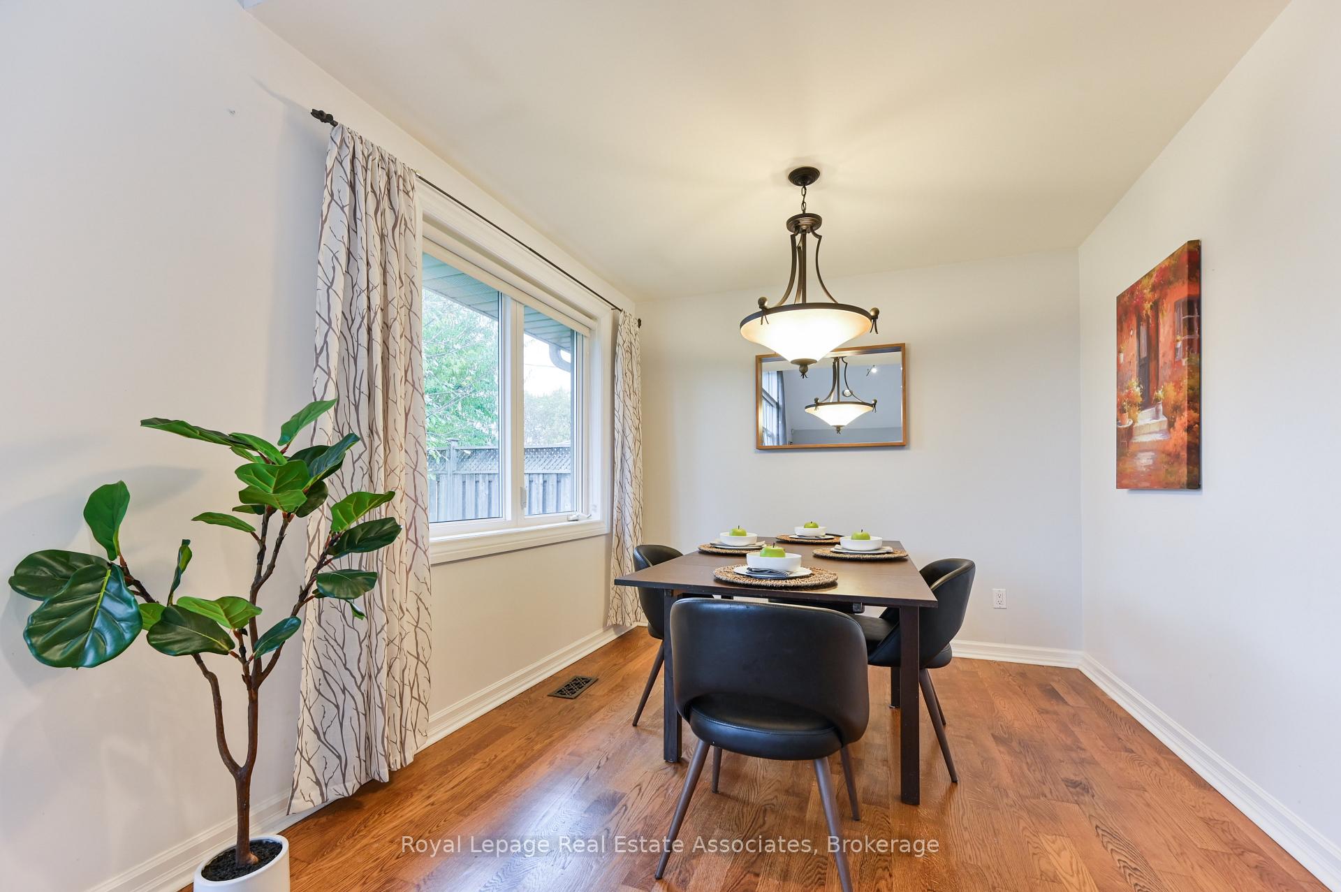 Photo 10 of 39 Shipley Road, Etobicoke, Willowridge-Martingrove-Richview — HOMEH