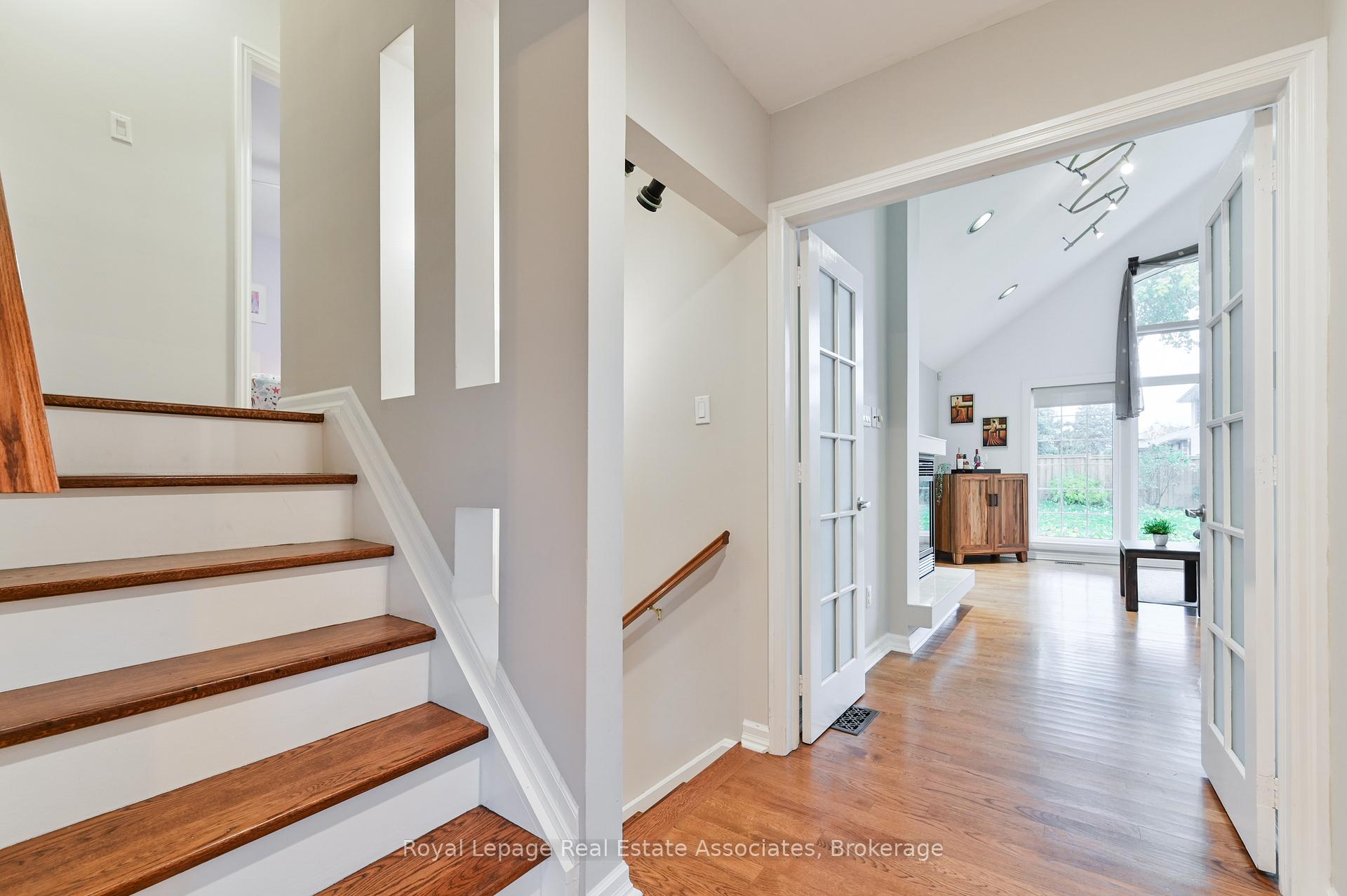 Photo 16 of 39 Shipley Road, Etobicoke, Willowridge-Martingrove-Richview — HOMEH