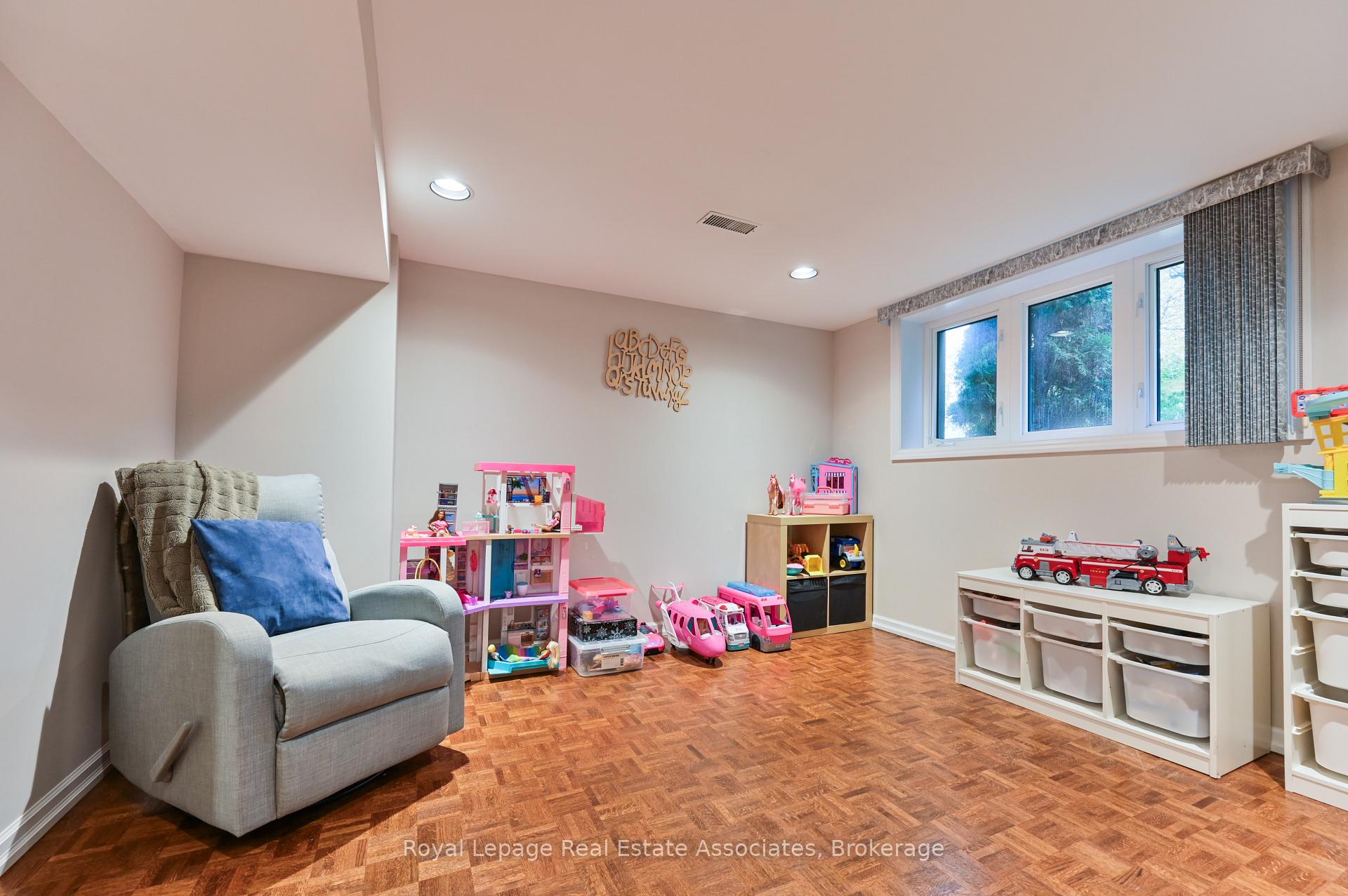 Photo 24 of 39 Shipley Road, Etobicoke, Willowridge-Martingrove-Richview — HOMEH