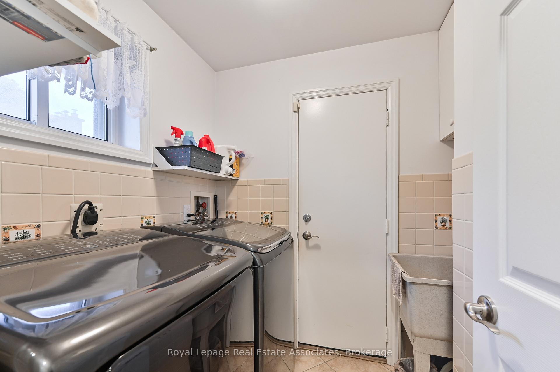 Photo 28 of 39 Shipley Road, Etobicoke, Willowridge-Martingrove-Richview — HOMEH