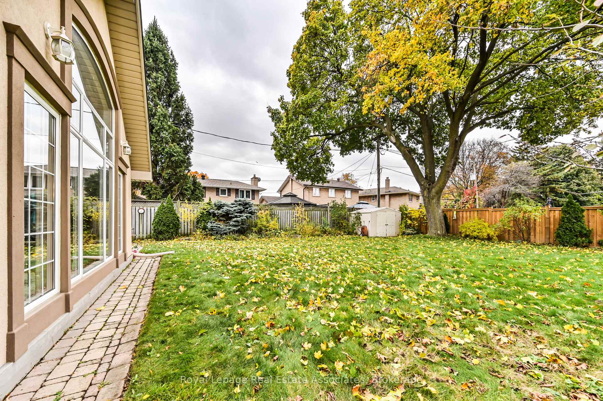 Photo 31 of 39 Shipley Road, Etobicoke, Willowridge-Martingrove-Richview — HOMEH
