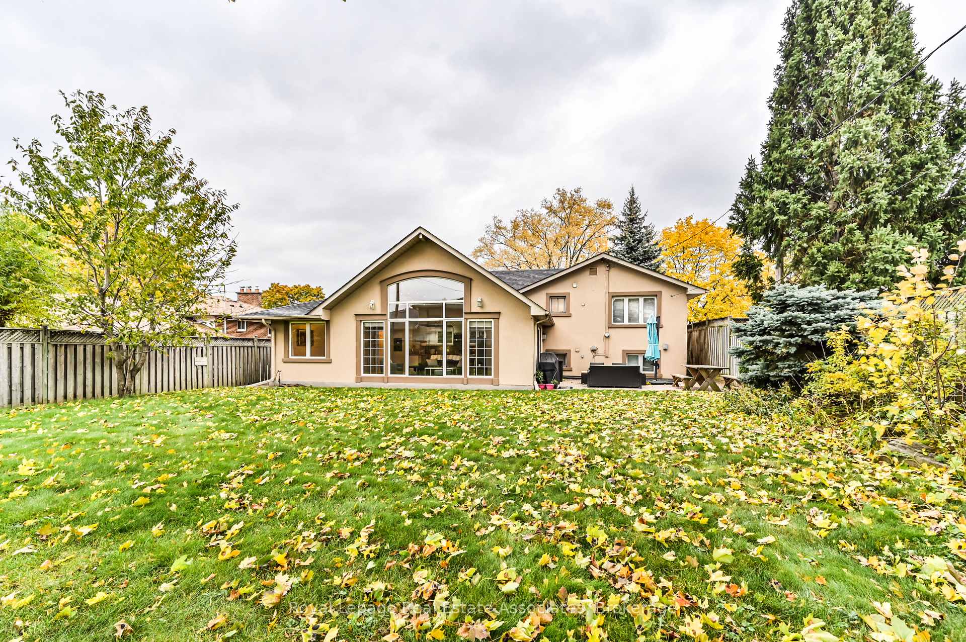 Photo 32 of 39 Shipley Road, Etobicoke, Willowridge-Martingrove-Richview — HOMEH
