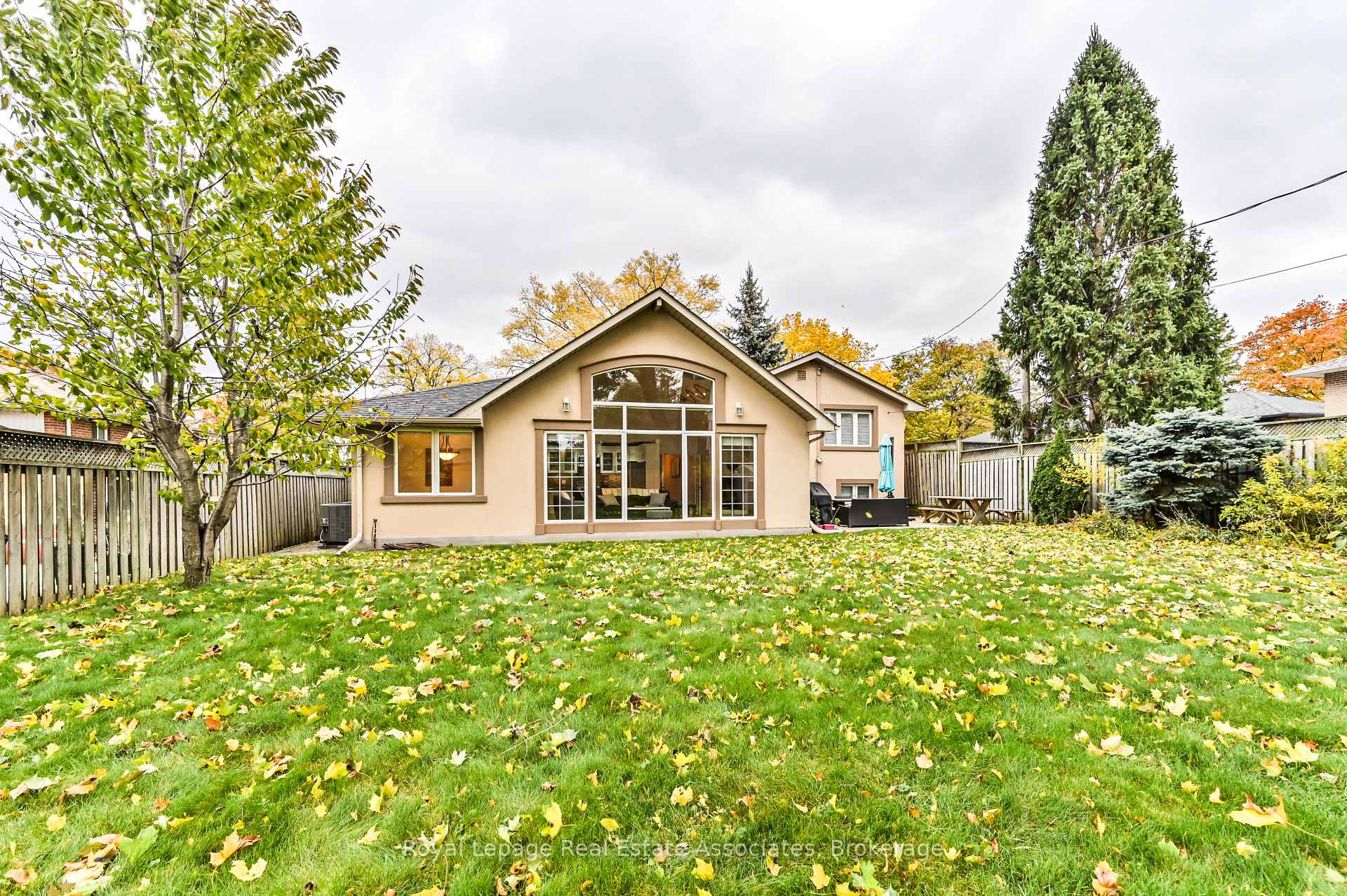 Photo 33 of 39 Shipley Road, Etobicoke, Willowridge-Martingrove-Richview — HOMEH