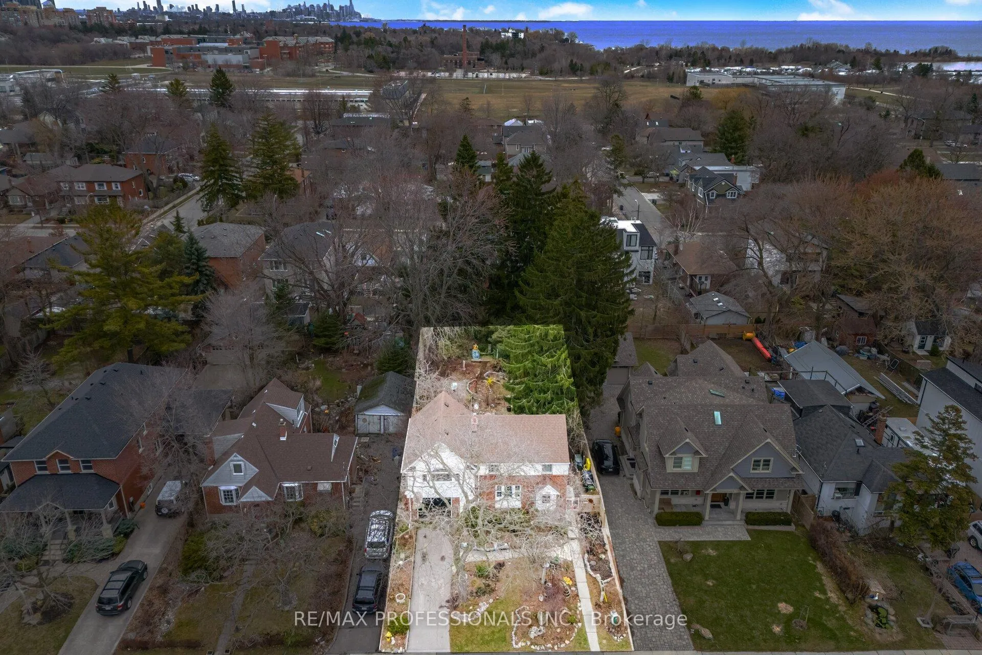 Photo 2 of 15 Twenty-Seventh Street, Etobicoke, Long Branch — HOMEH
