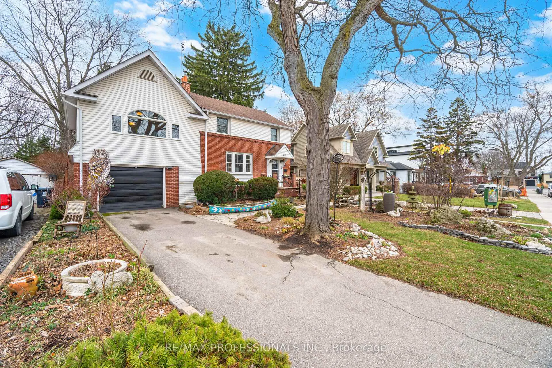 Photo 3 of 15 Twenty-Seventh Street, Etobicoke, Long Branch — HOMEH